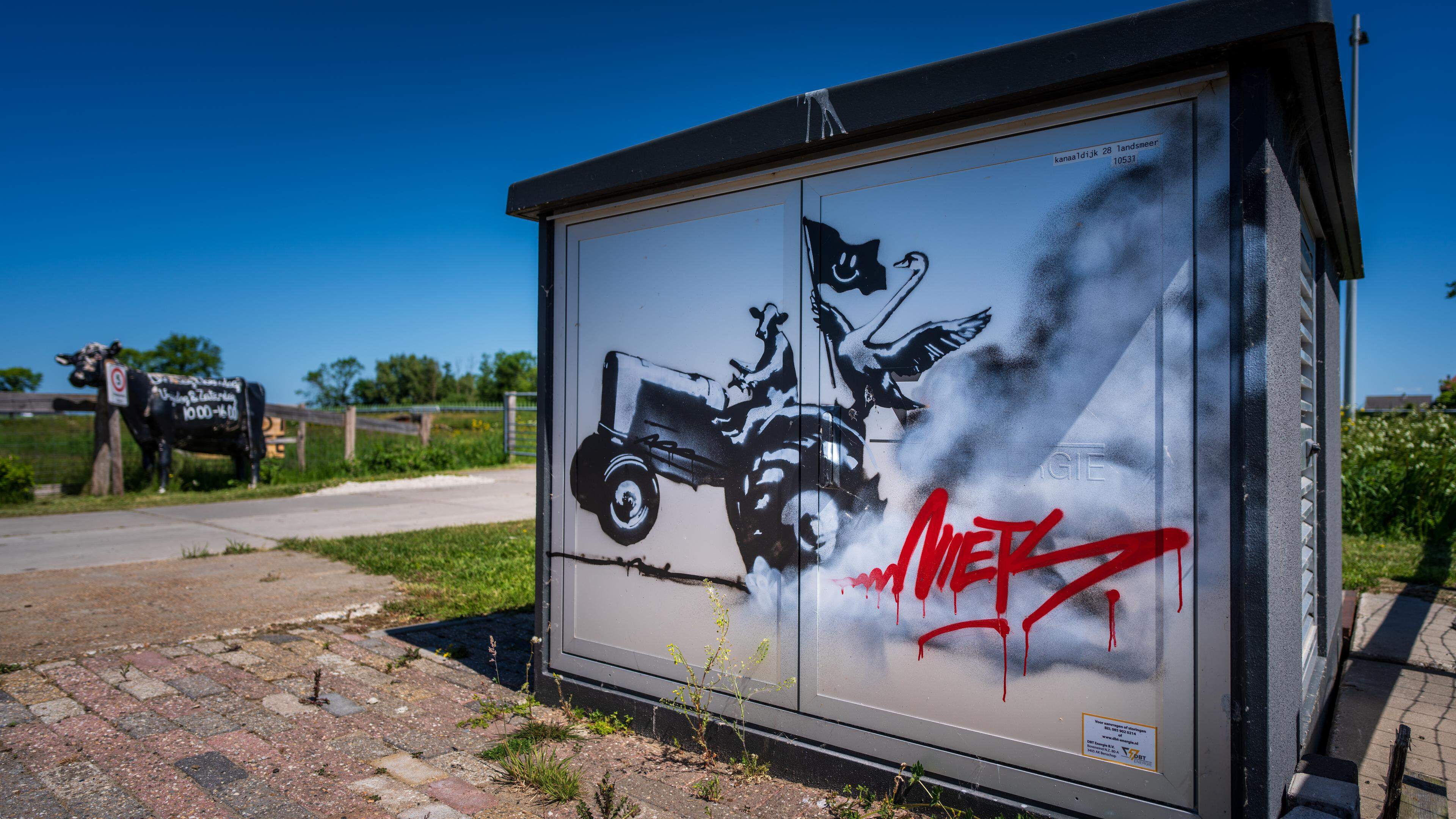 ’Nieuw’ graffitikunstwerk van ’Landsmeerse Banksy’ op de Kanaaldijk