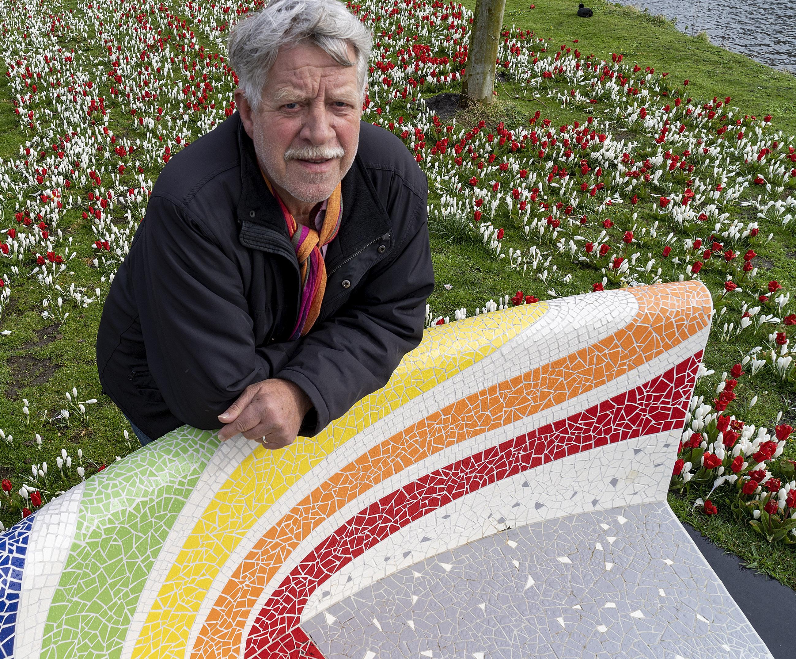 Joop Schermer (69) stopt als voorzitter van het COC. Potentiële opvolgers staan nog niet te springen