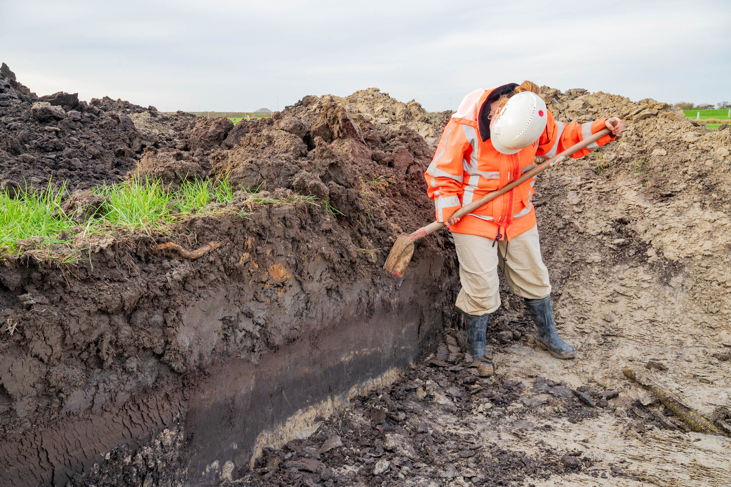 Laag voor laag wordt het terrein in kaart gebracht.