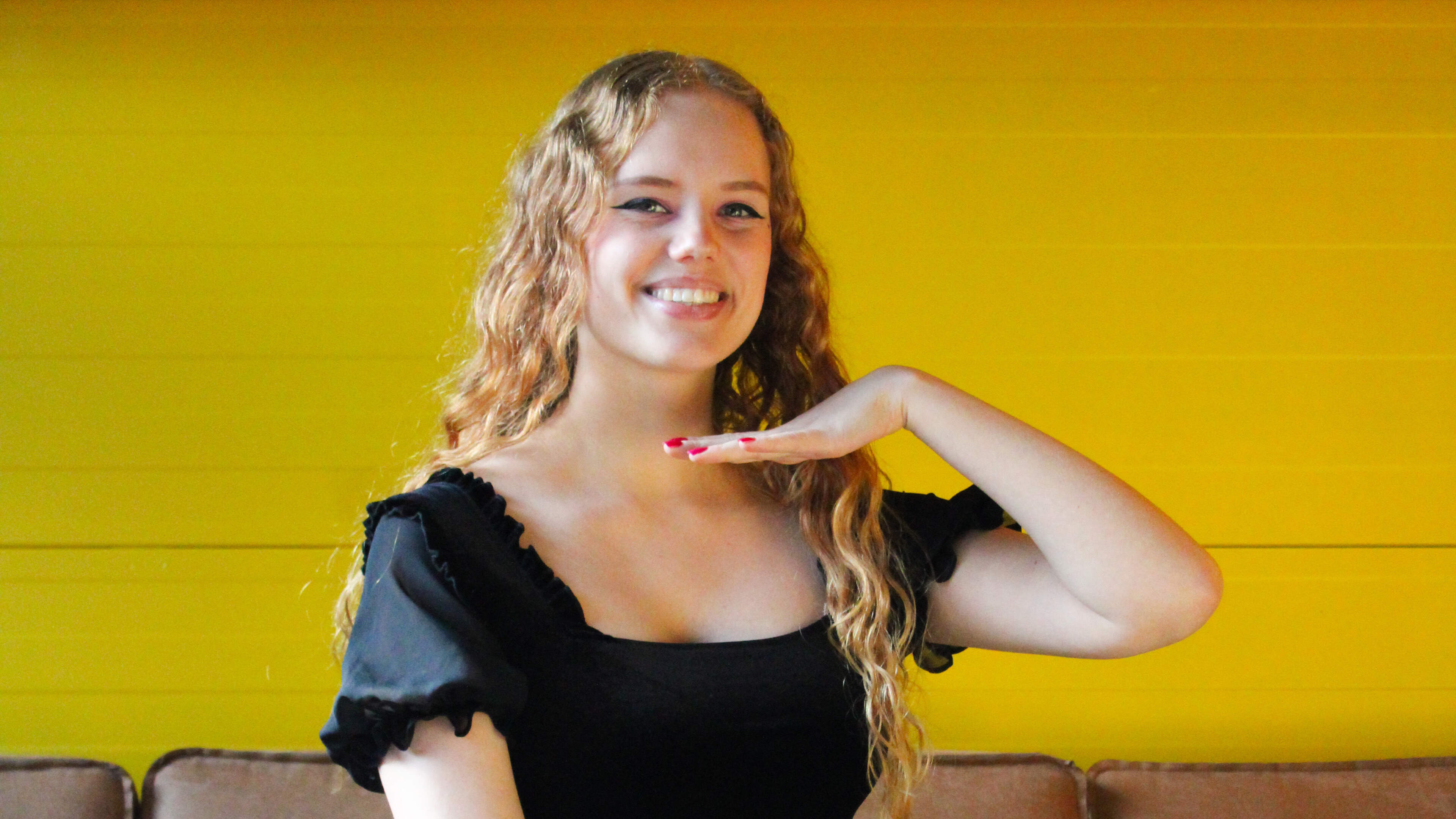 Vijf vragen aan Joy Smit (20) over strijd voor titel Miss Aura Netherlands: ’Als de kroon mijn hoofd