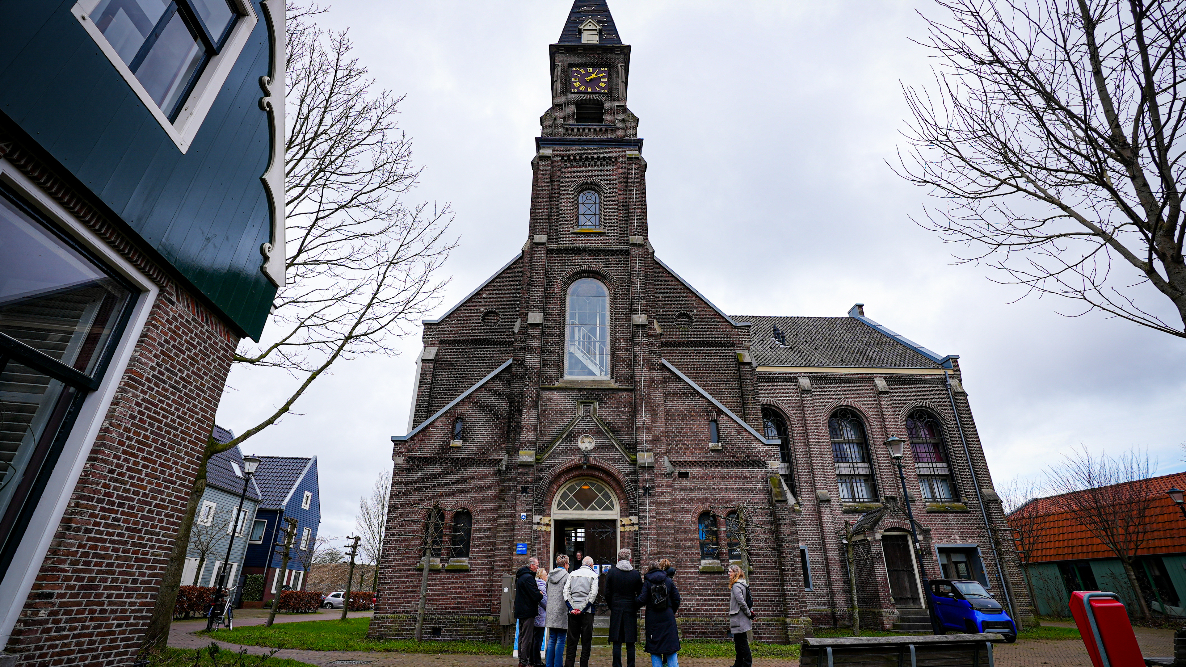 Bezoekers onder indruk van woondozen in de Zaandijkerkerk: ’Vijftig