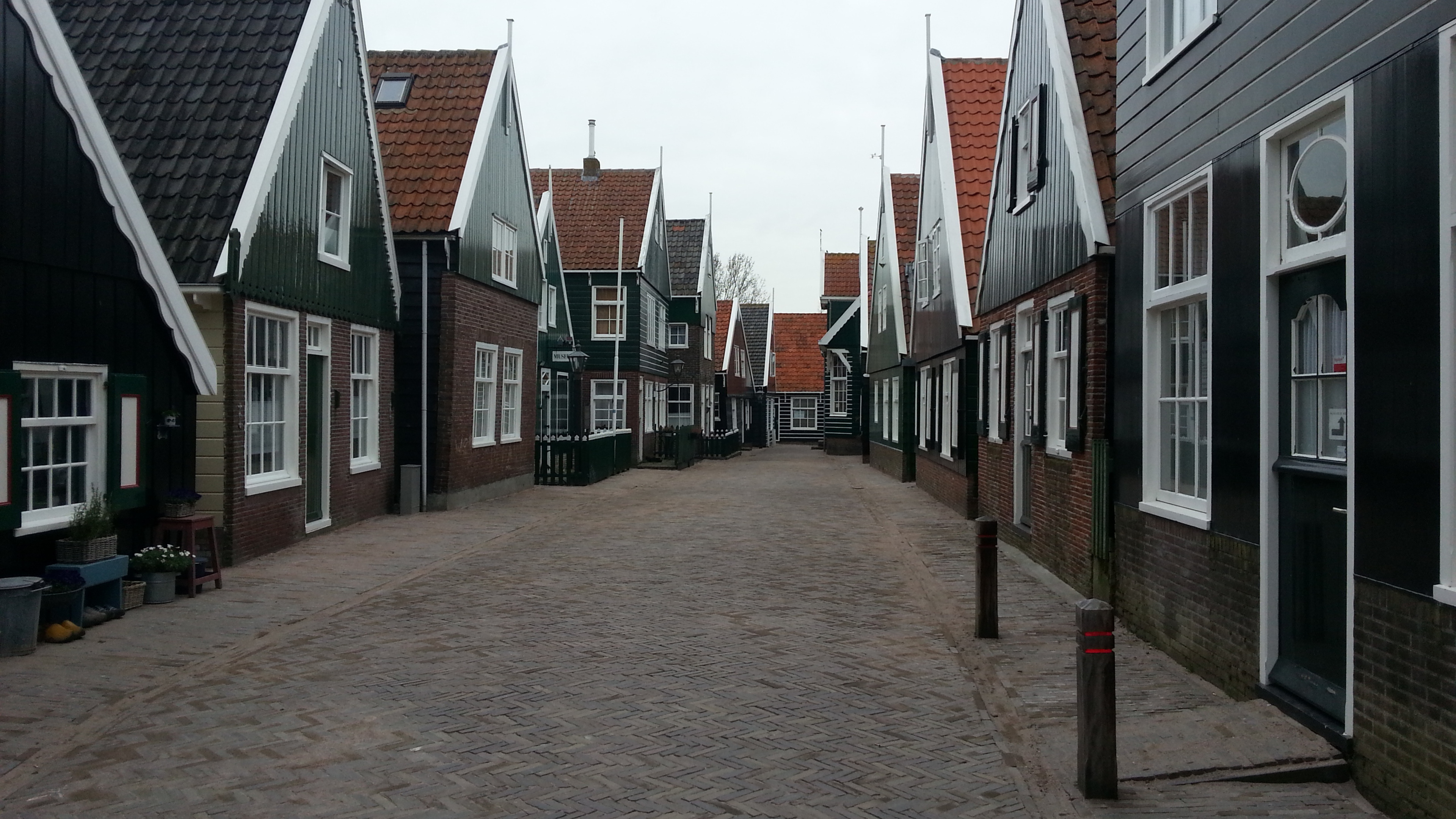 Gemeente weigert zonnepanelen op dak woning Marken, bewoner laat het er niet bij zitten