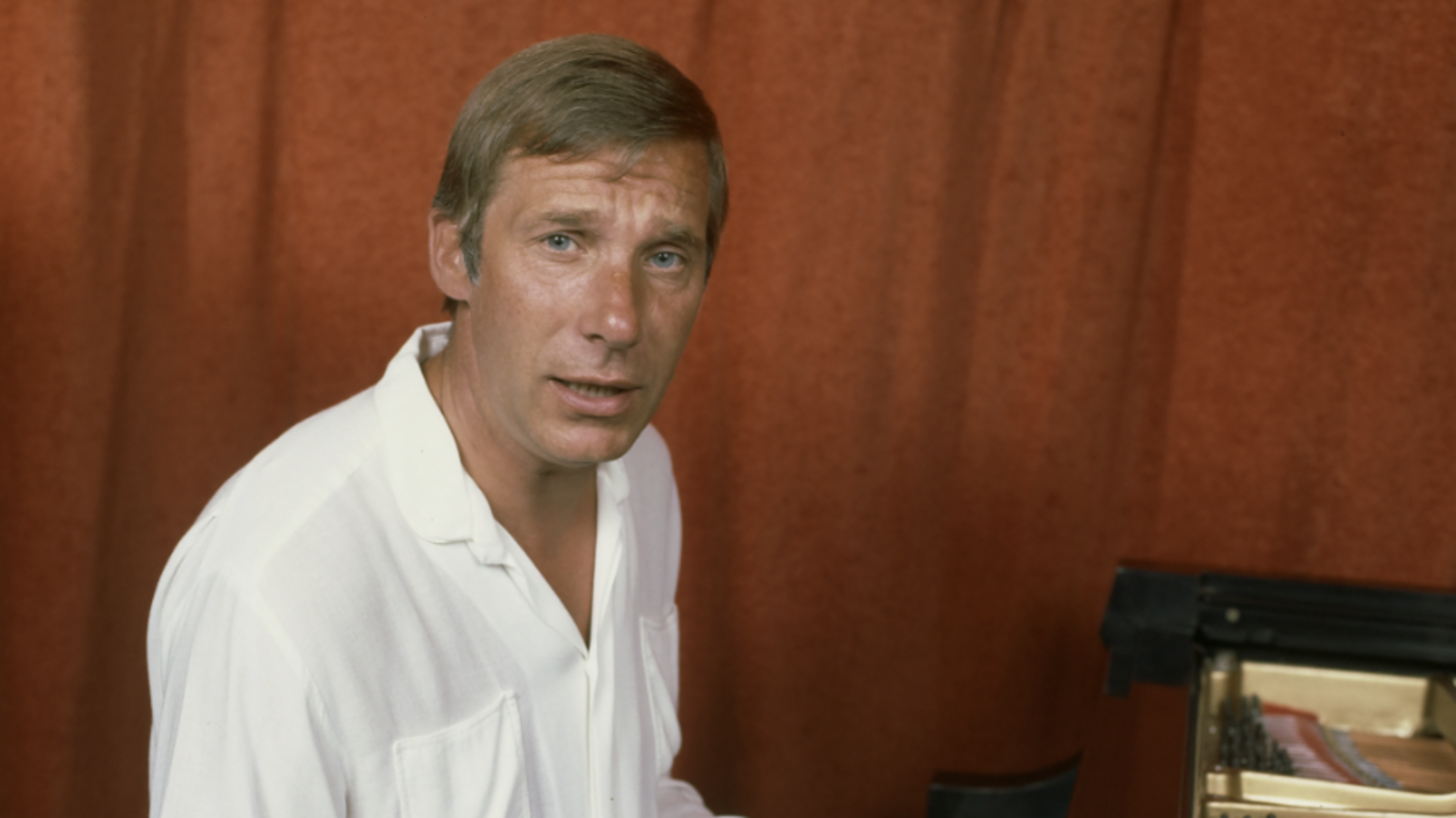 Suddenly your late father is standing before you: artists come to life in musicals