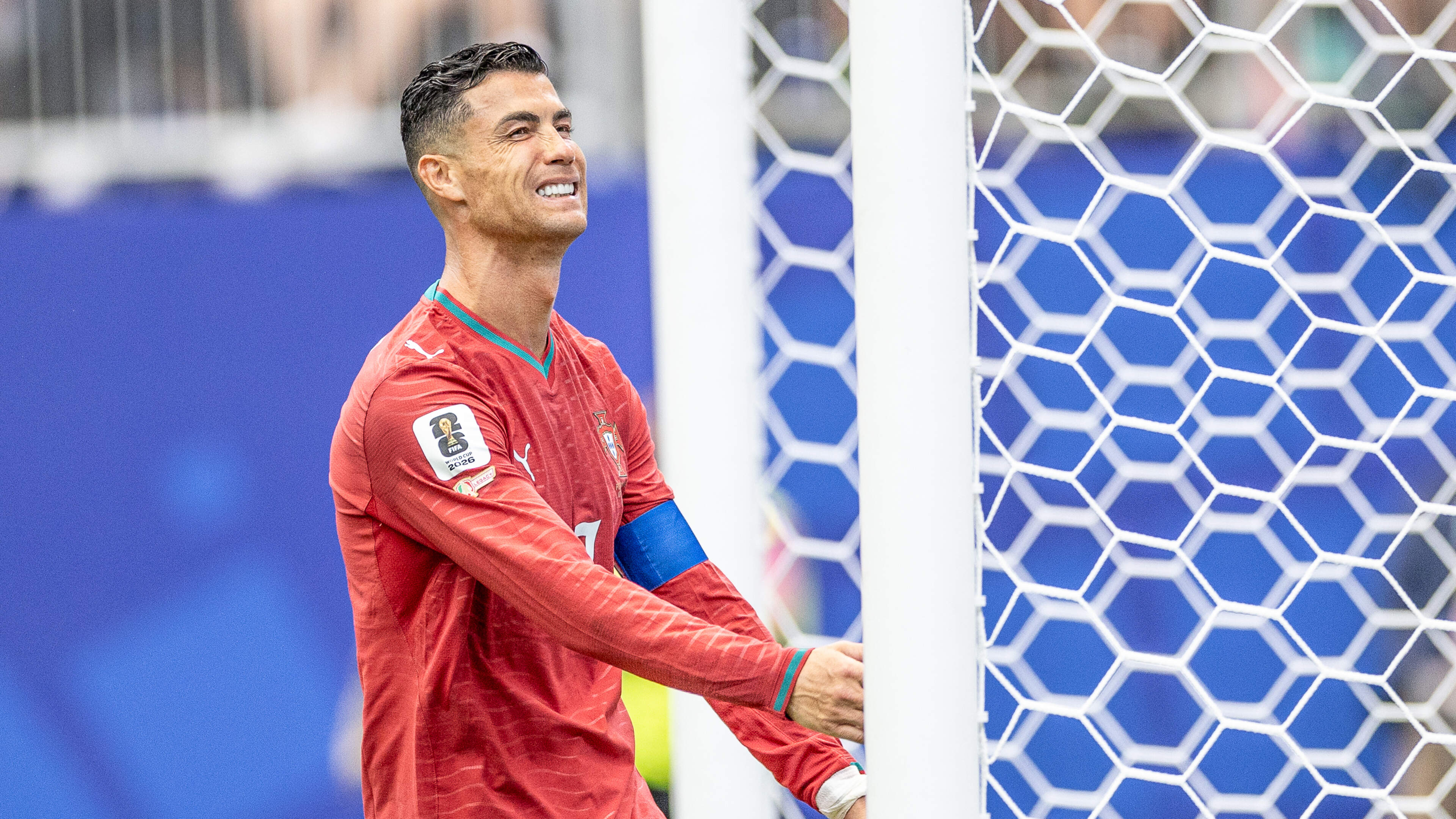 A miracle, a wonder: he’s already 40 and can still move!
