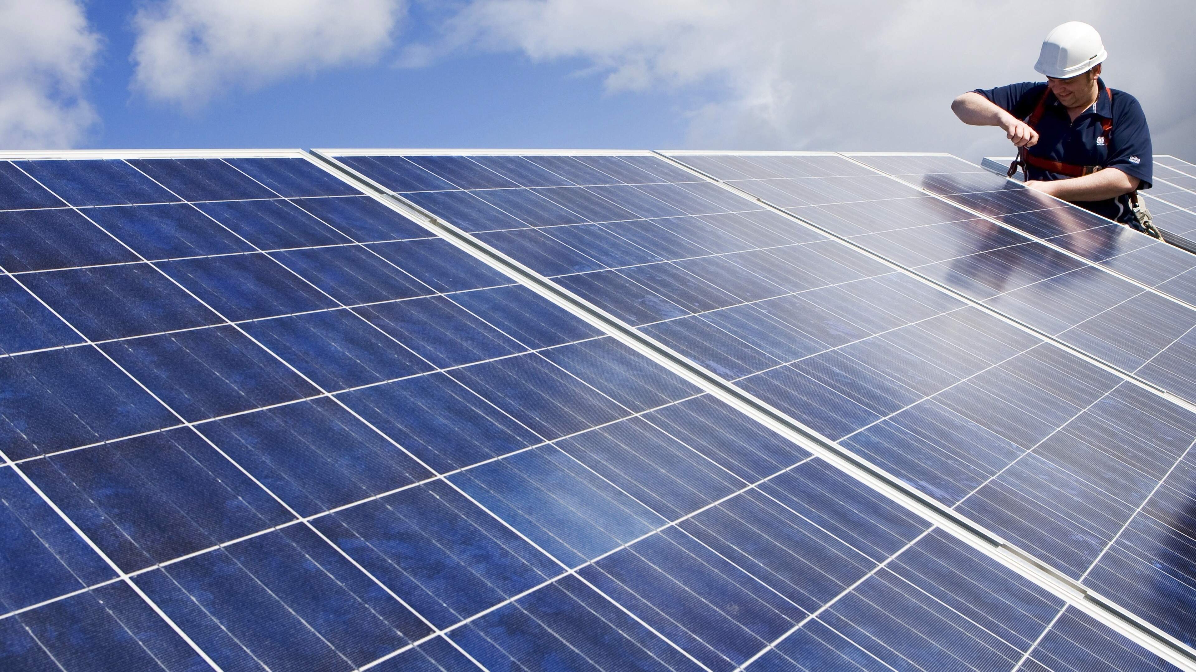 End to solar panel subsidies: the sun rises for free, yet it still costs money