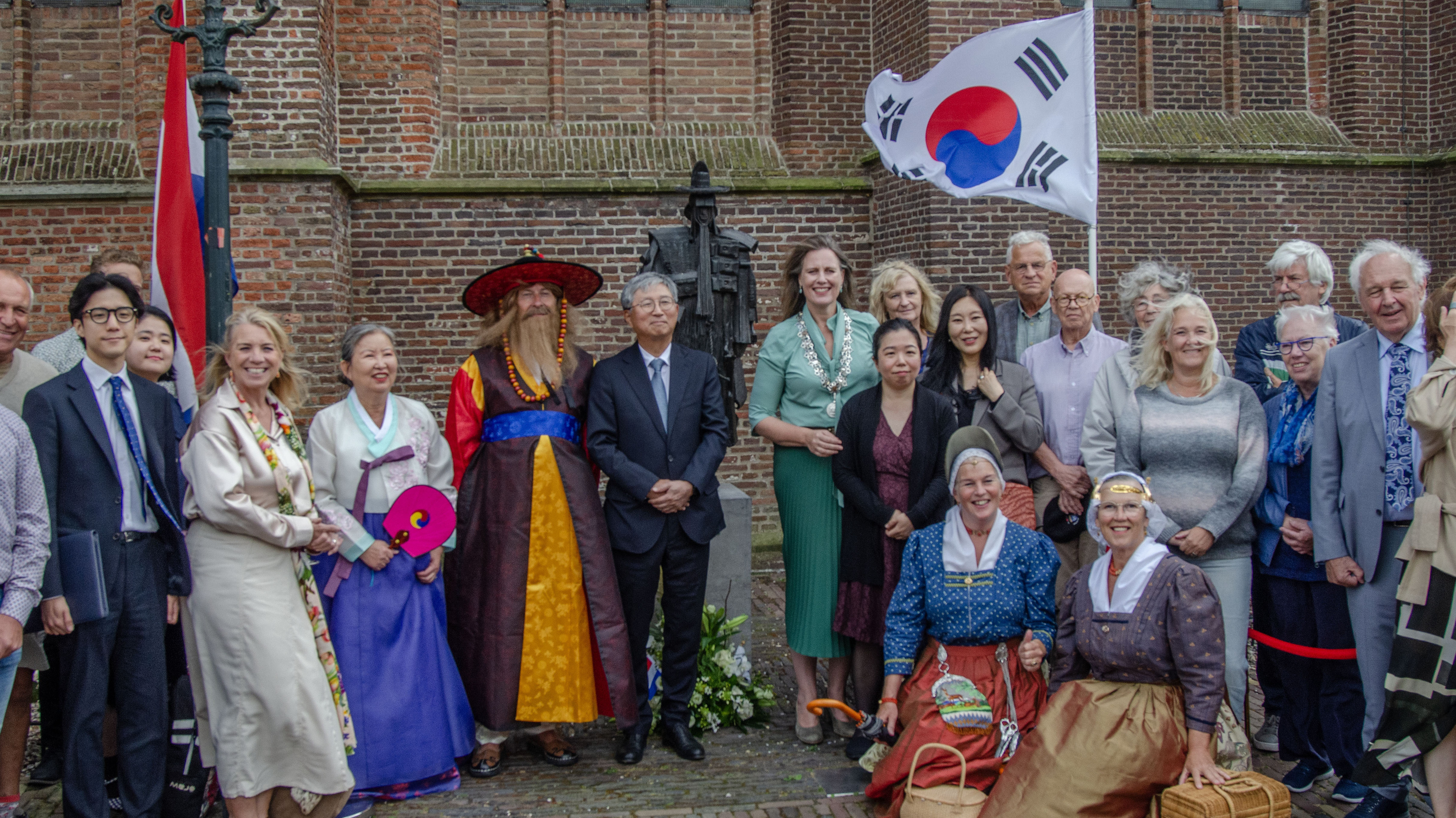 Bloemen voor Jan Janszn. Weltevree, de enige Rijper met een standbeeld in De Rijp én in Korea