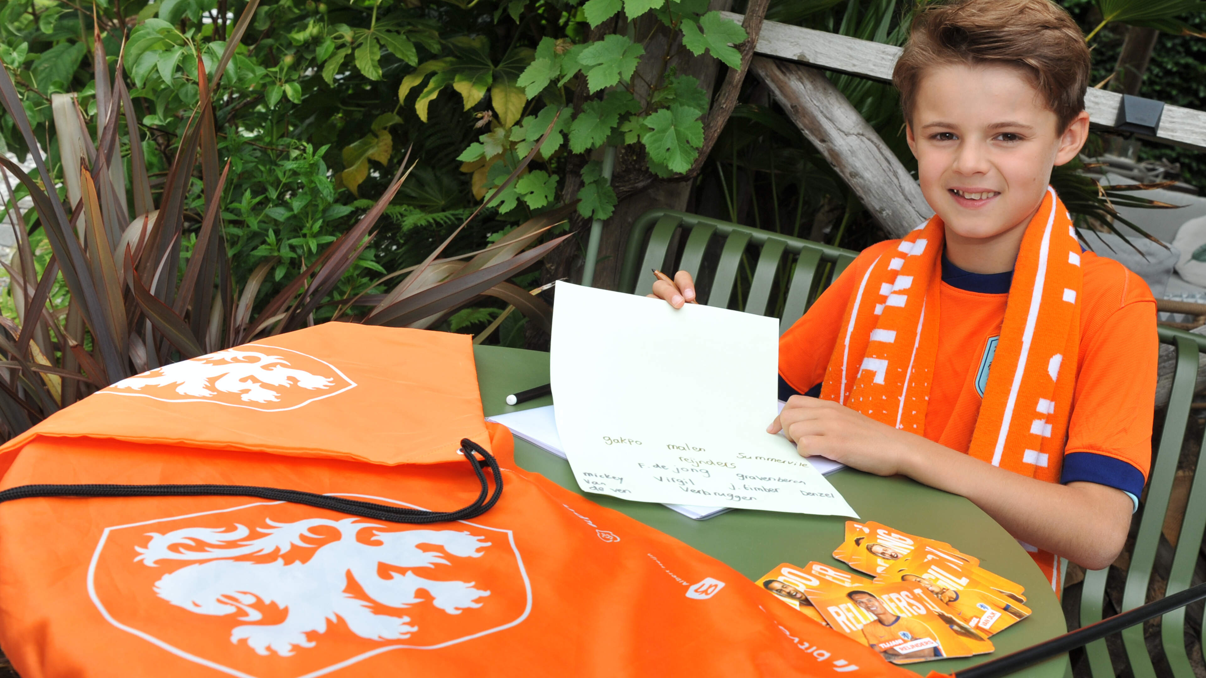 Stijn (10) on Oranje: 'Leave Memphis Depay behind in his hotel room'