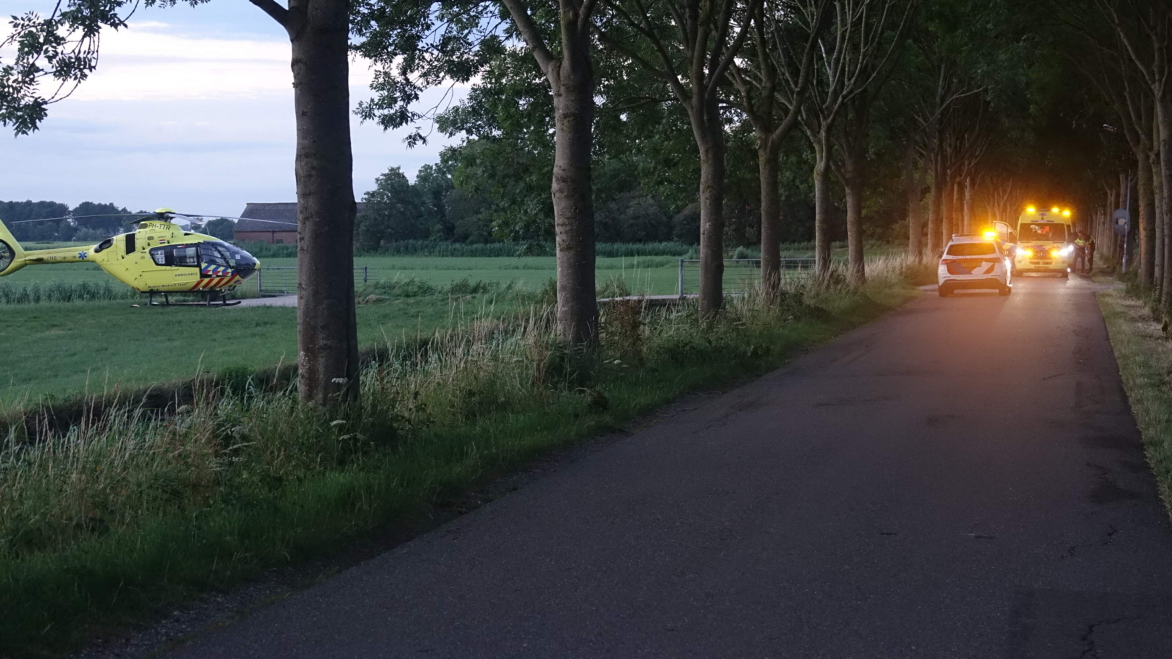 Vrouw ernstig gewond na botsing tussen twee fietsers in Wijdewormer
