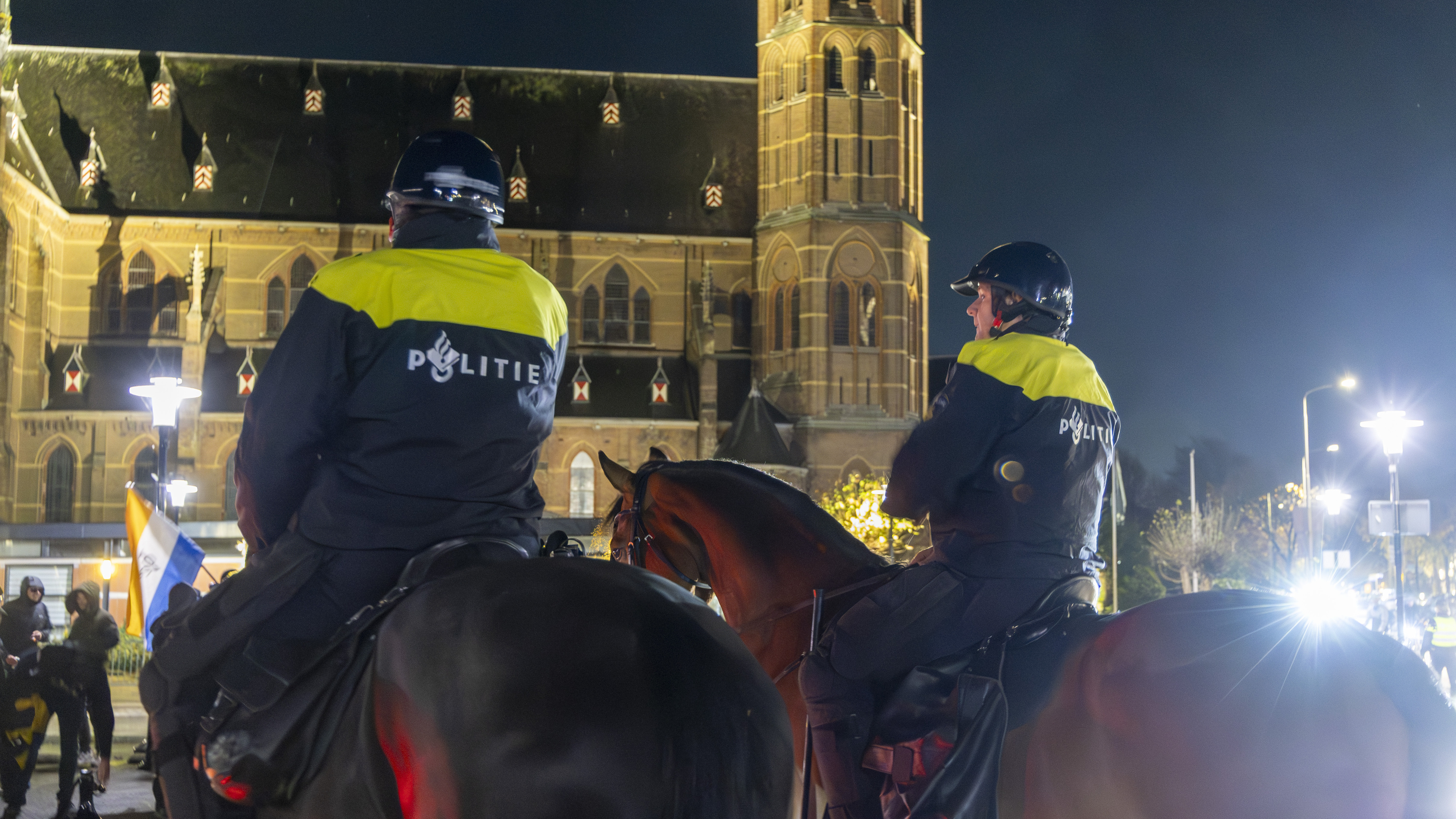 Beer in hand, Prince's flag over the shoulder: three nights among the anti-asylum center protesters of Defend Netherlands