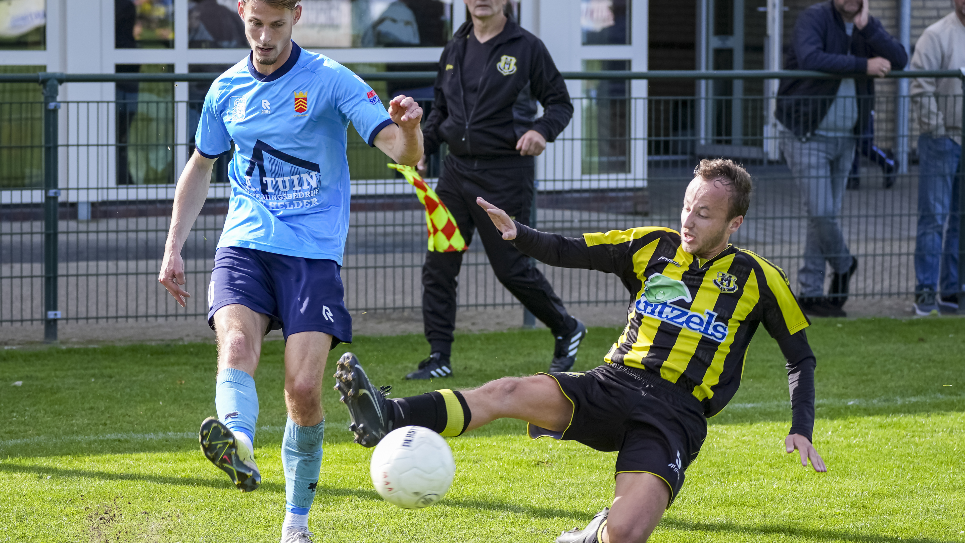 Jonas scoort zijn eerste doelpunt voor VVW, en zelfs bijna een hattrick. ‘Ik was al blij dat die eer