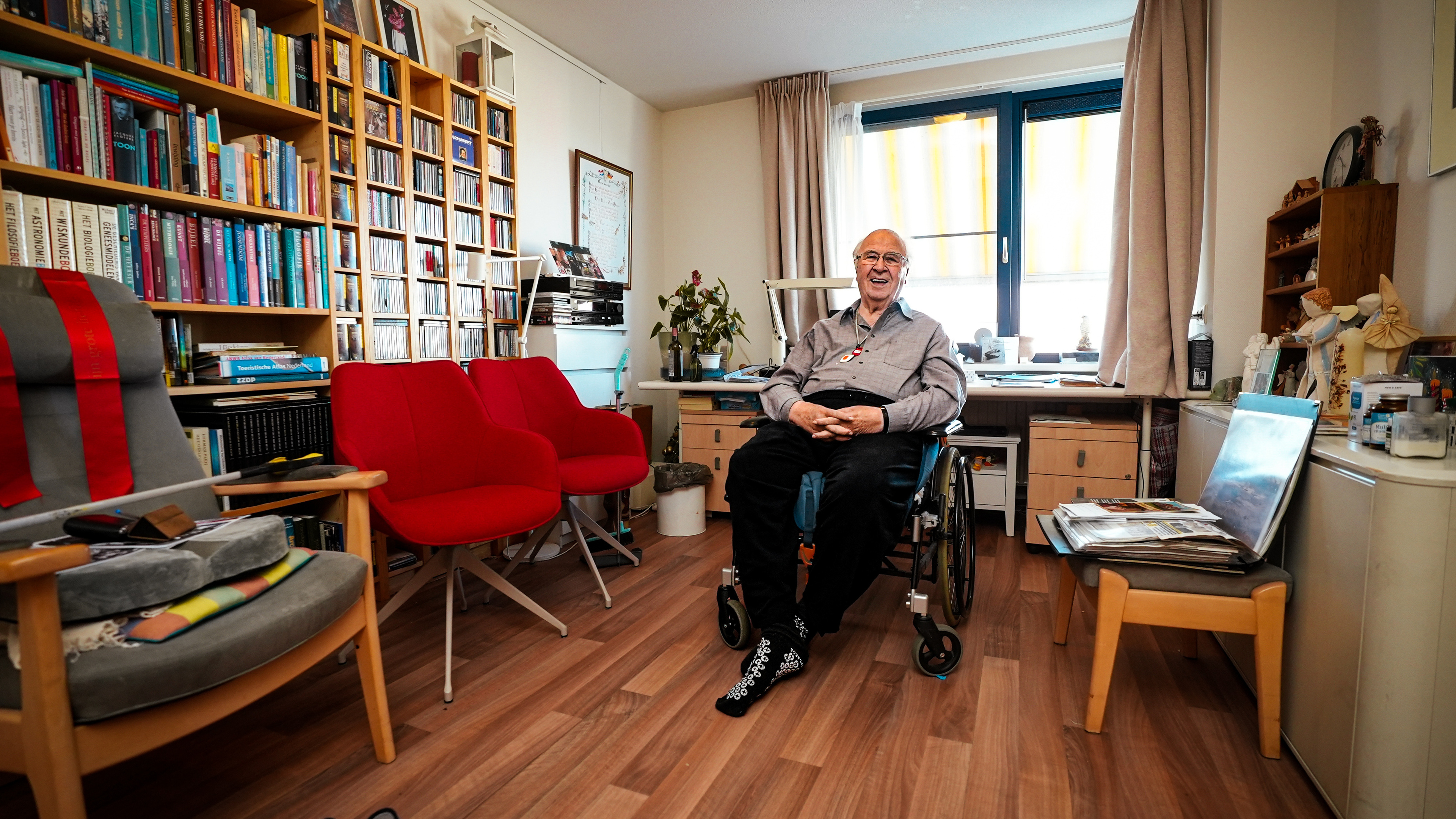 Architect Hans Valk staat stil bij verwoesting De Oude Herbergh in Westzaan. ’Natuurlijk is het heel