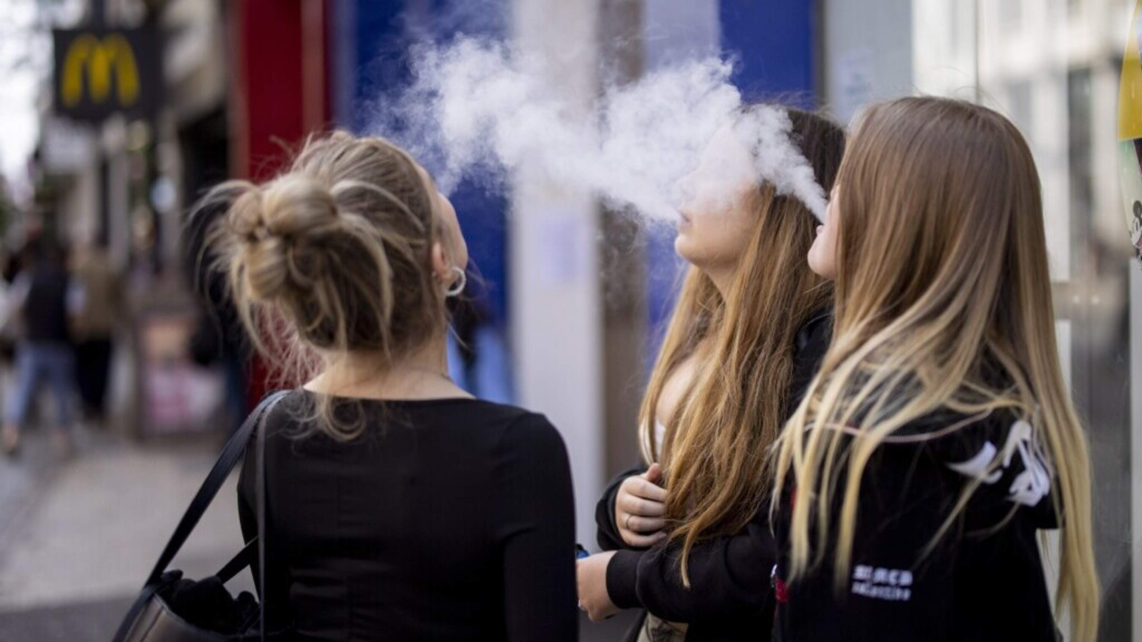 Nicotine in vapes is na heroïne en crack meest verslavende drug: maar hoe  zeg je als kind 'nee'?