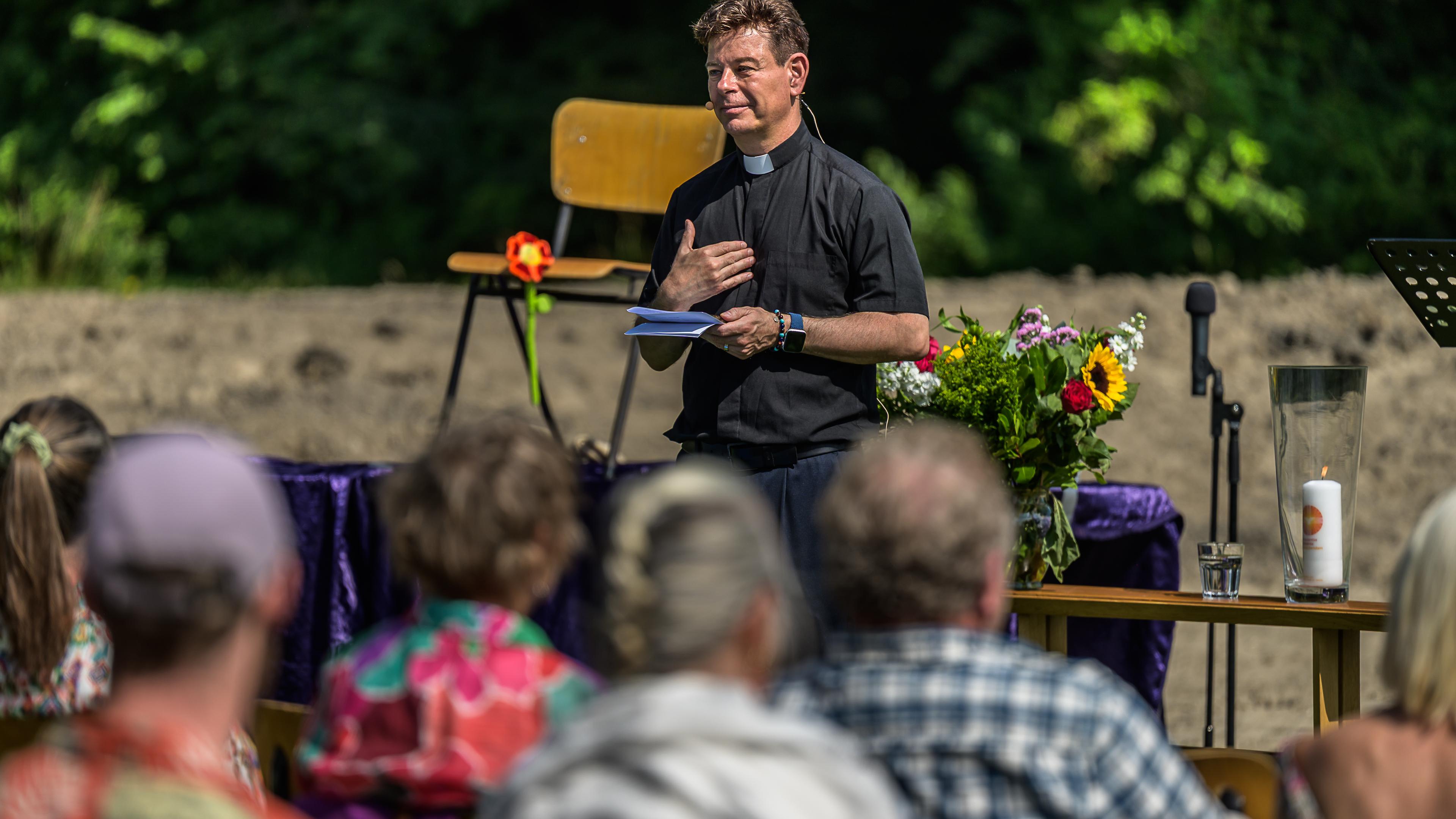 Protestants Monnickendam houdt jaarlijkse kerkdienst in de open lucht