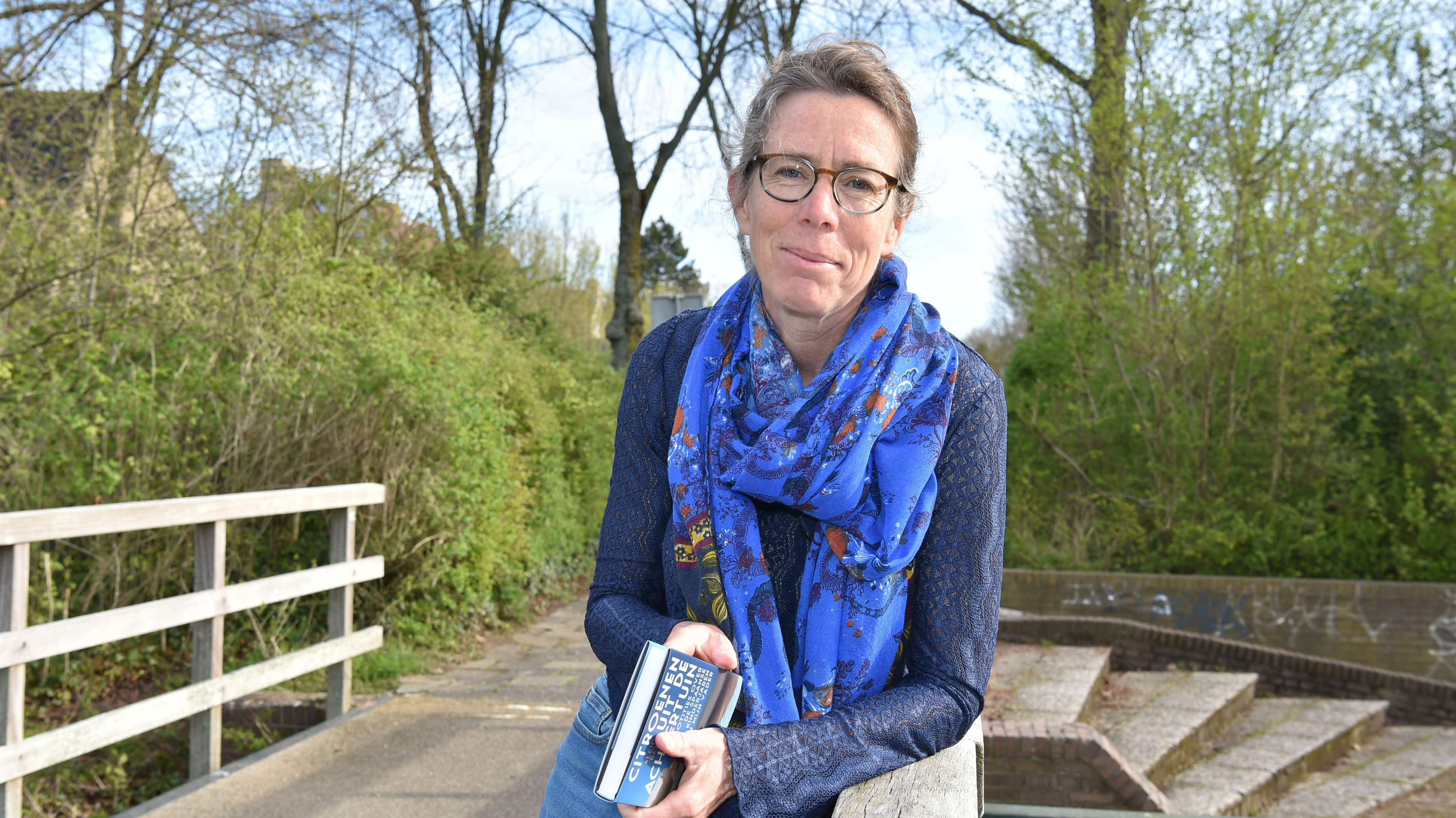 Aleid Bos reconstructs her father’s youth through old letters: ‘It felt like an exotic story: my father grew up in Spain’