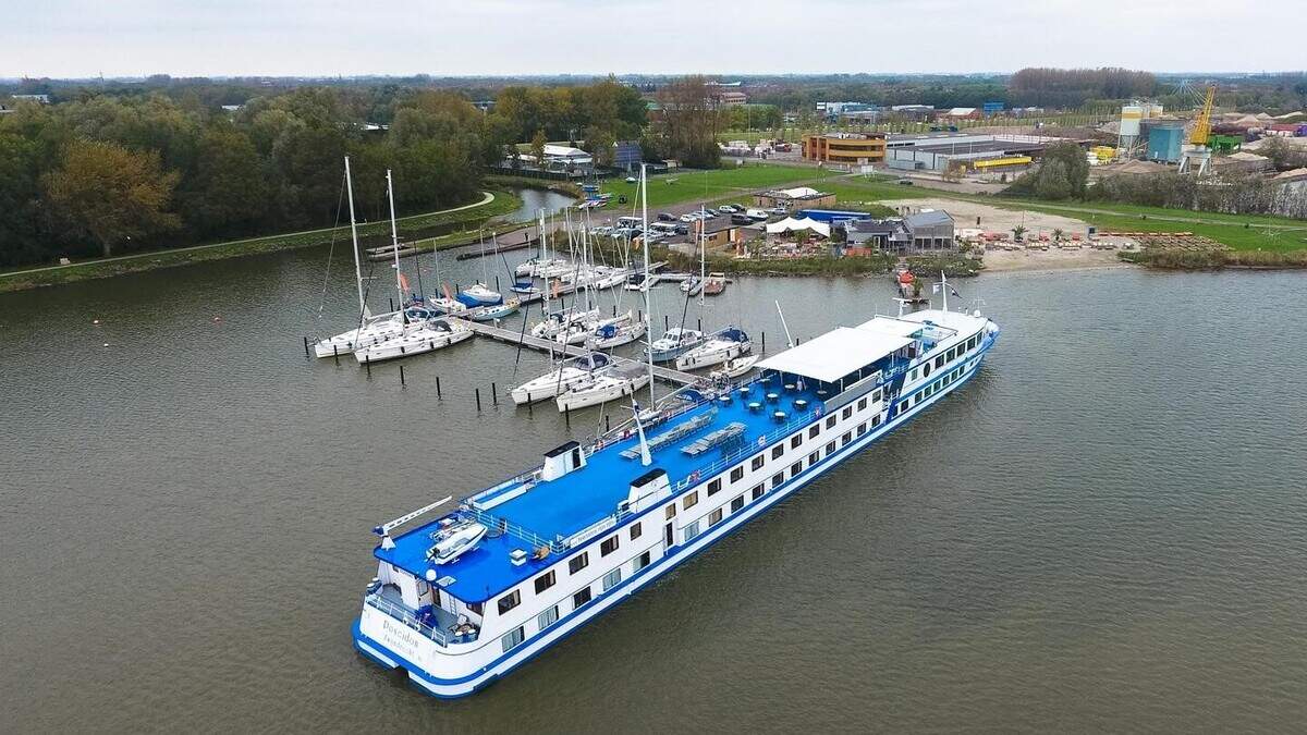 Hotelschip Roro Streep door asielzoekerscentrum A7: Hoorn onderzoekt nu opties als een ...