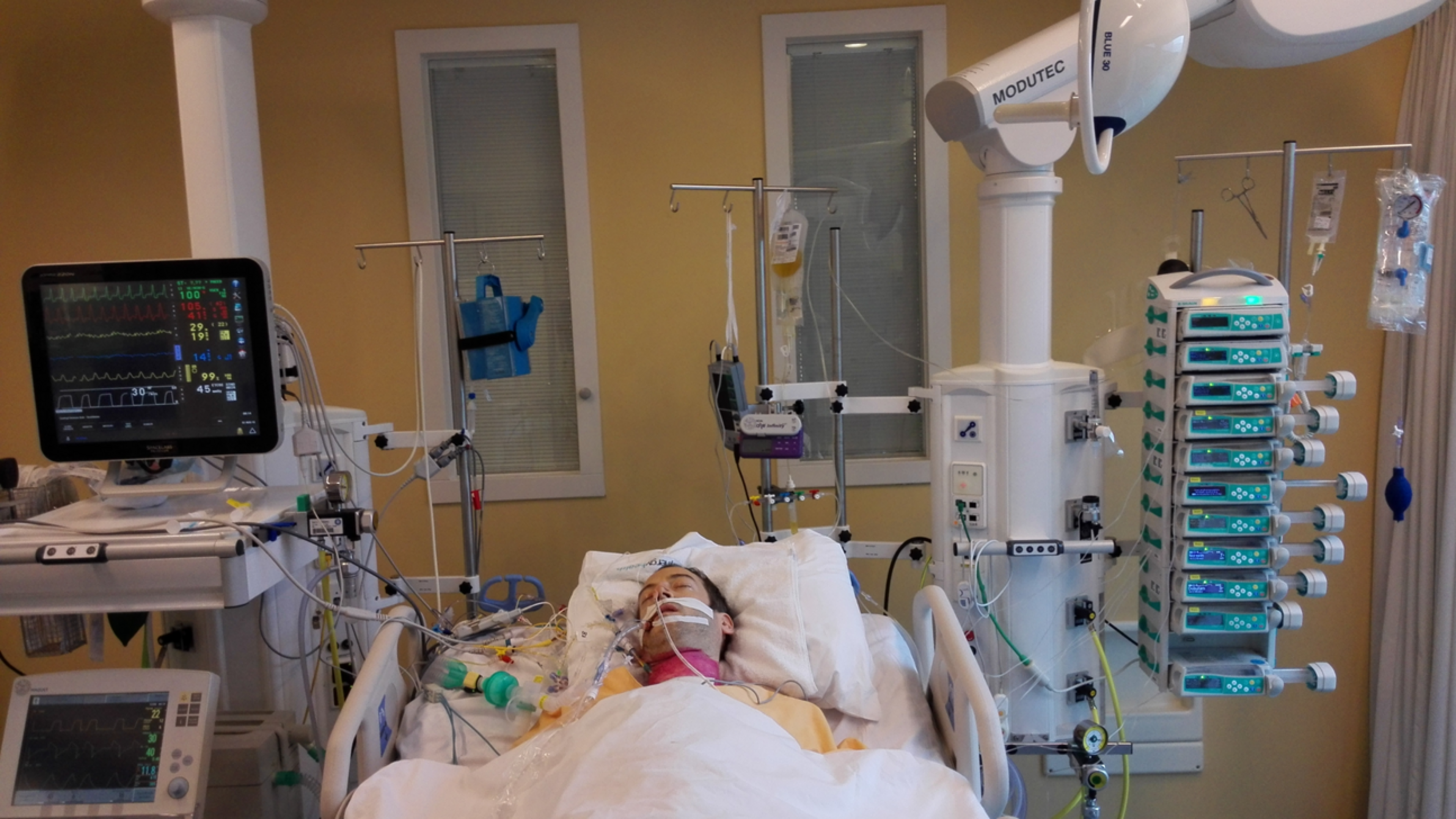 Heart researcher Rogier (46) survives four cardiac arrests and a transplant: 'I had to say goodbye to my family'