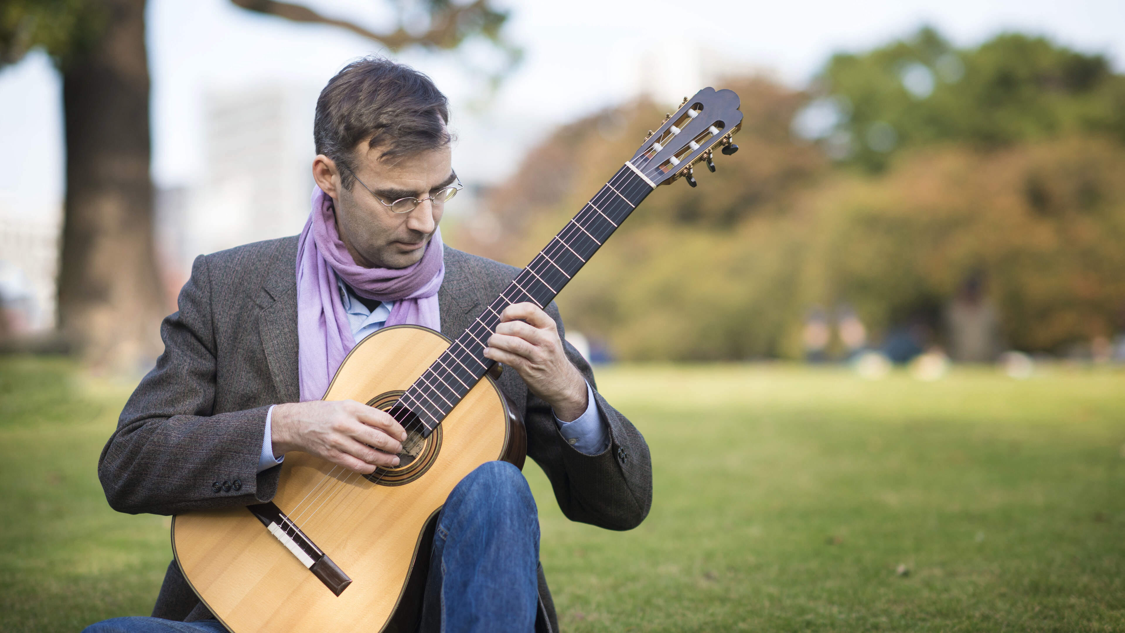 Heemskerk native a professional musician in Finland for years. Rody van Gemert: 'At five I pretended to play and bowed to the audience'