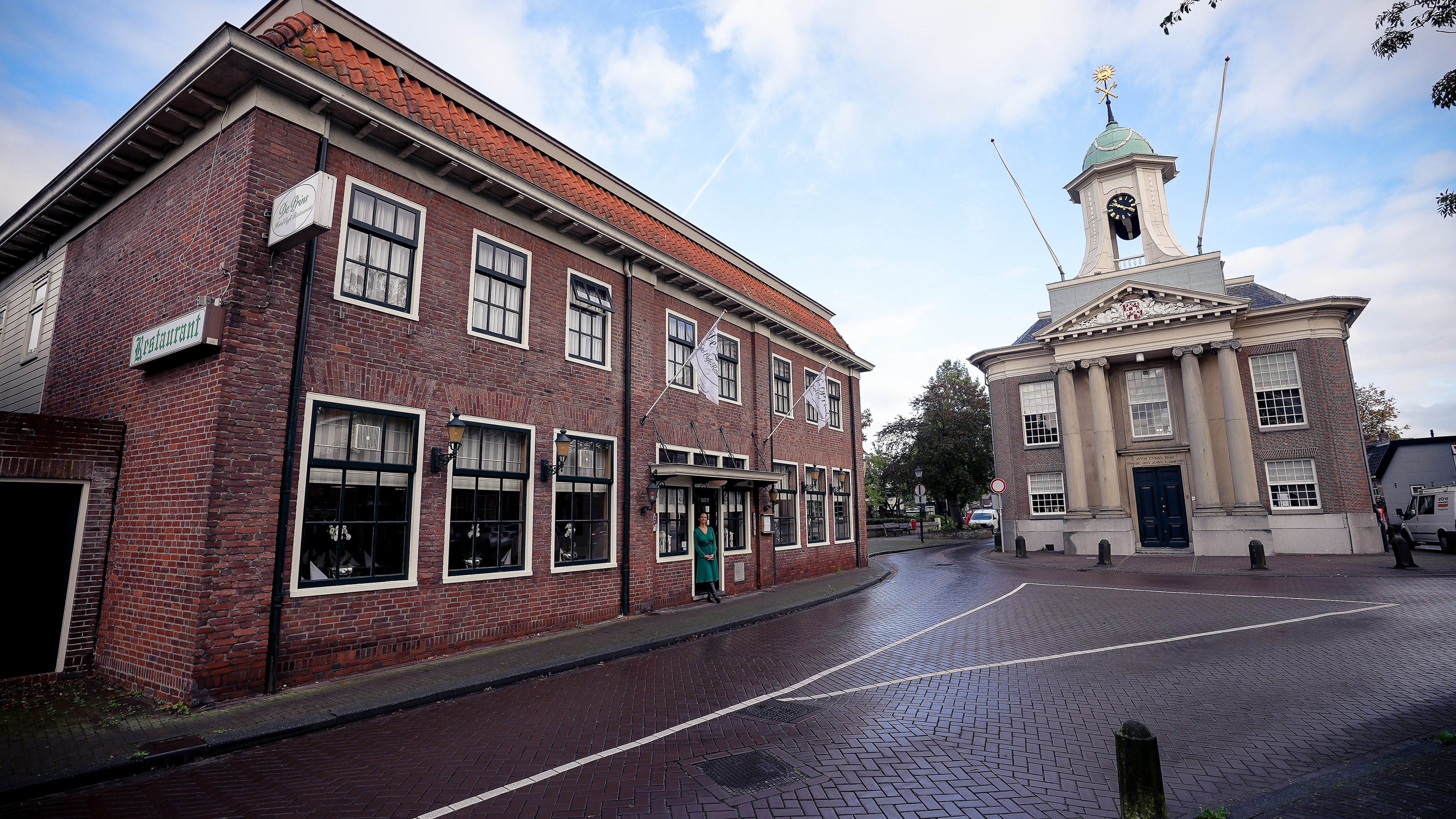 Het eeuwenoude Hotel De Prins in Westzaan sluit de deuren: ’Een taaie beslissing, maar het is financ