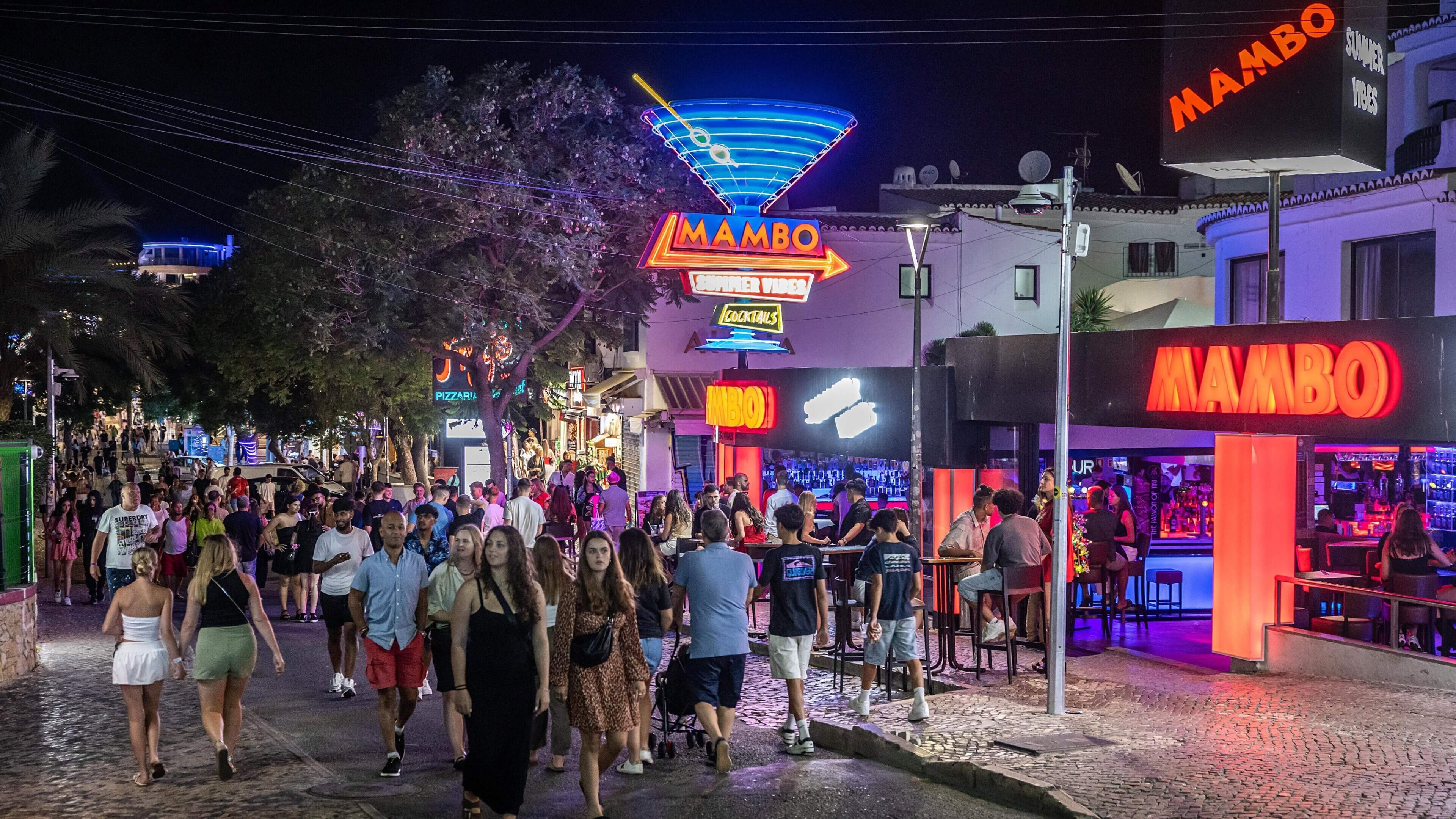 Help, my teen is going on a drinking holiday in Albufeira: do you pack condoms and SPF 50 in the suitcase?