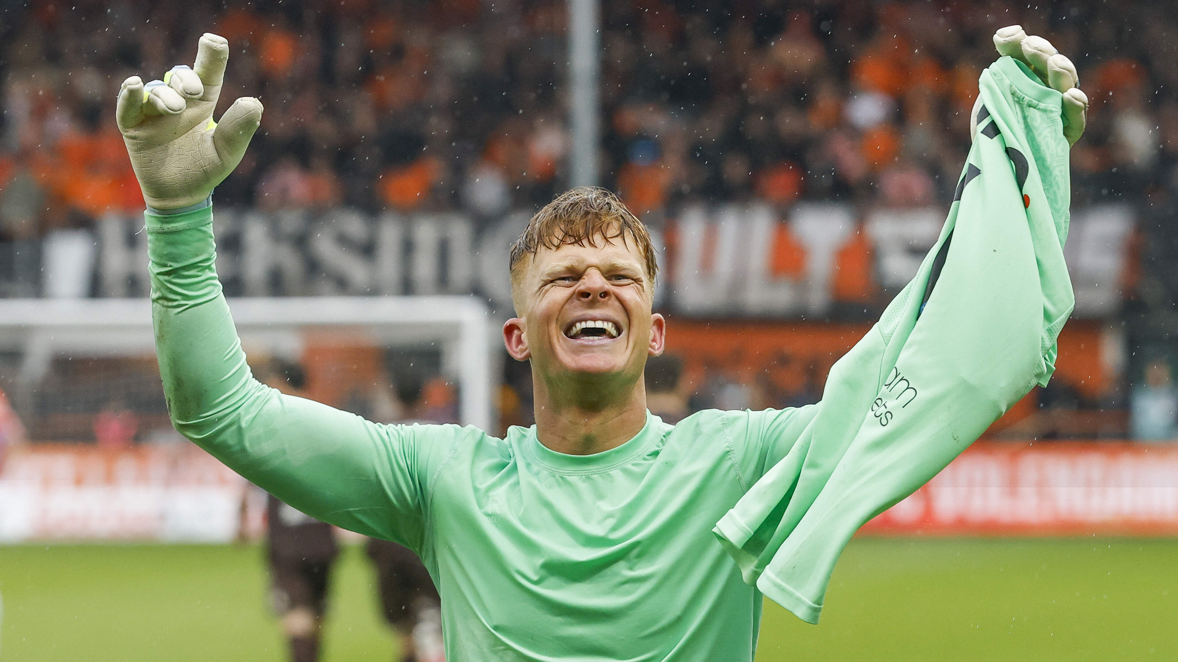 Scoring Ronald Koeman is the hero; Telstar stay in the Eredivisie and Volendam face a replay