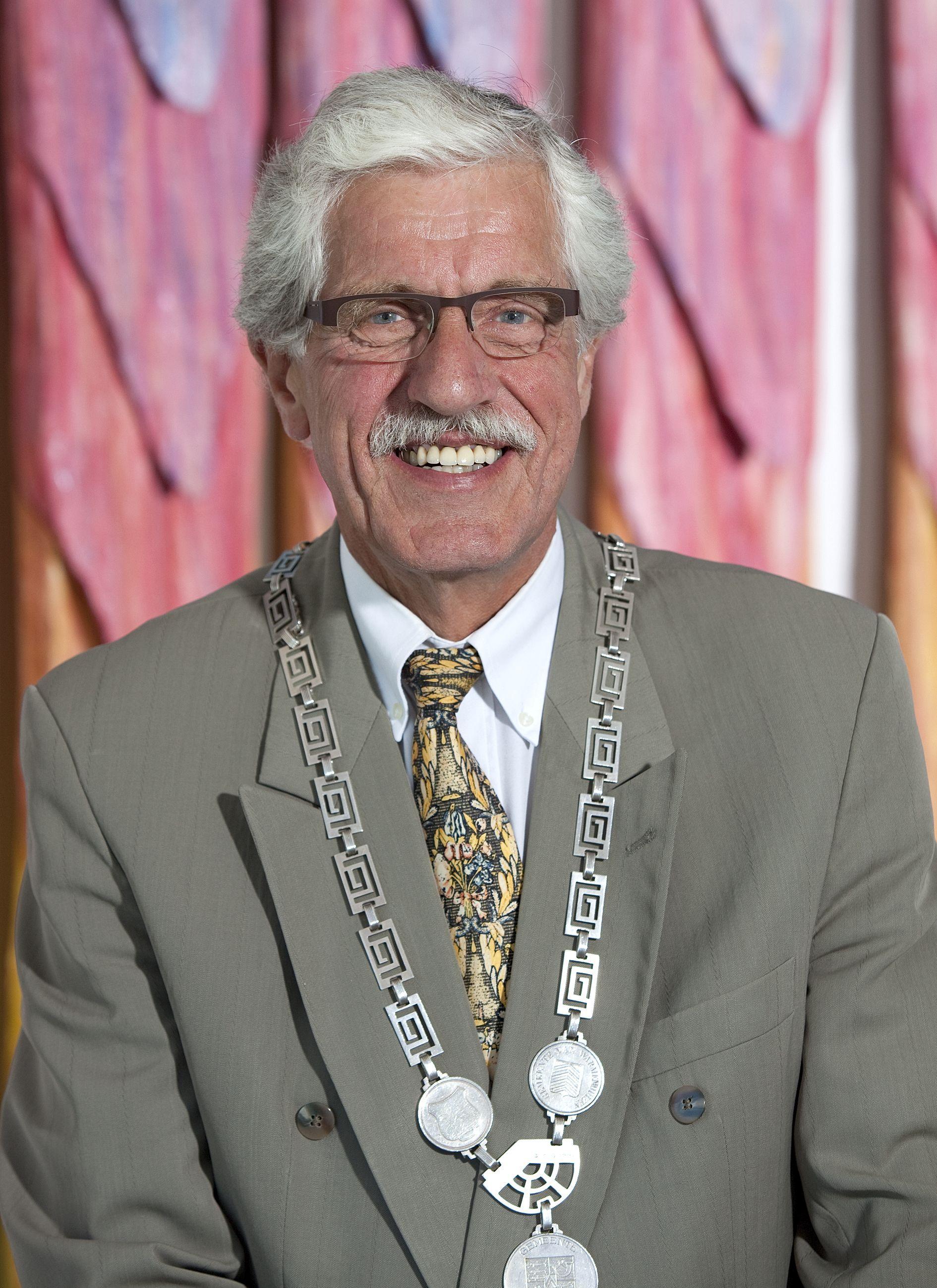 Oud-burgemeester Enno Brommet overleden