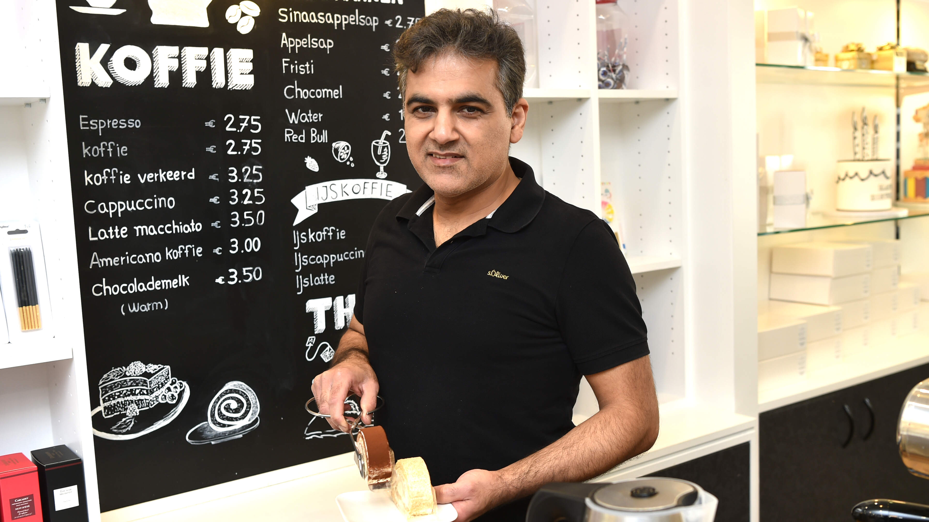 Football fans from Utrecht, Rotterdam and The Hague travel to Beverwijk for Iranian treats during World Cup: 'Busier than average'
