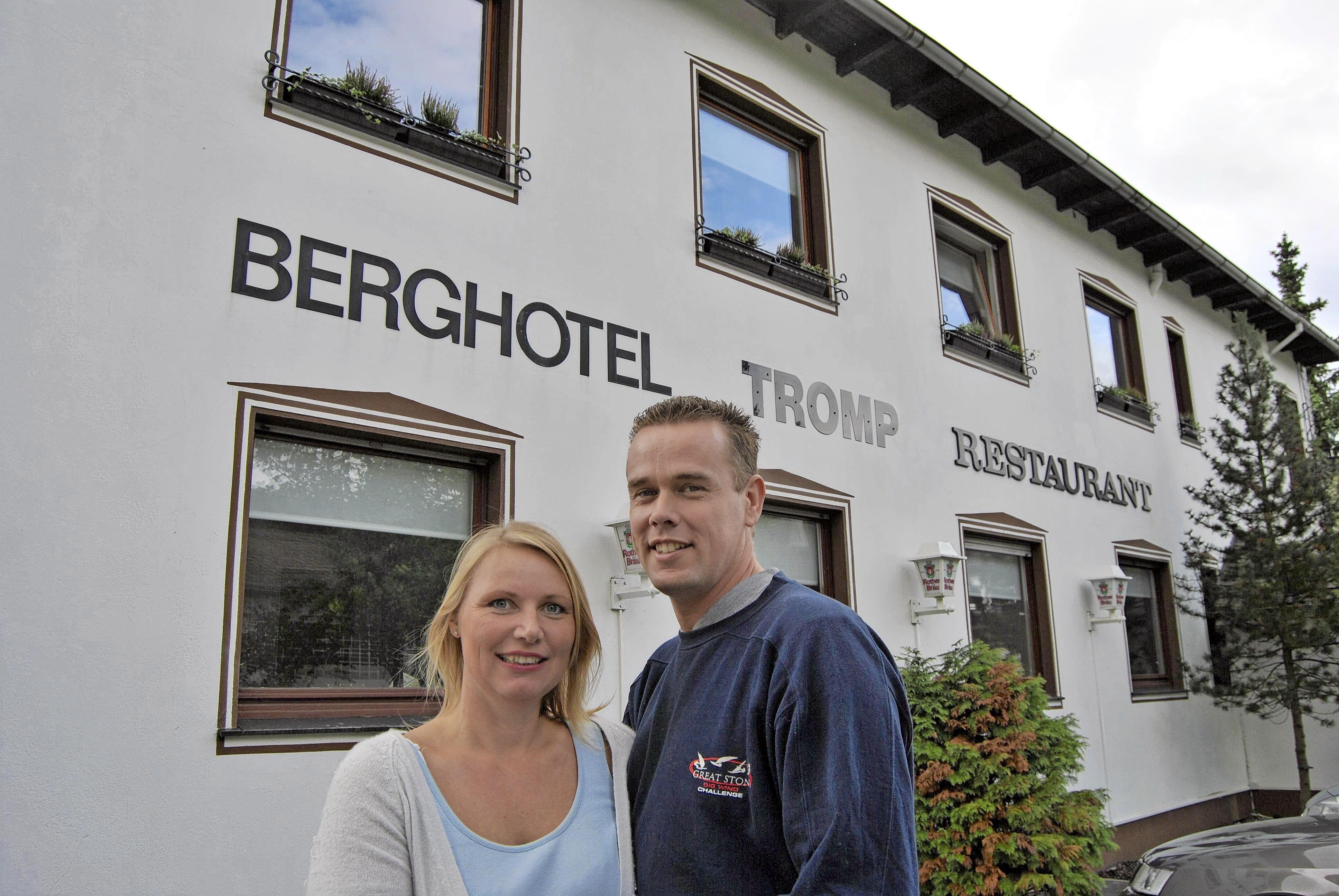 Na tien jaar Sauerland is de familie Tromp weer terug in Oosthuizen: ’Het hotel was een bouwval’