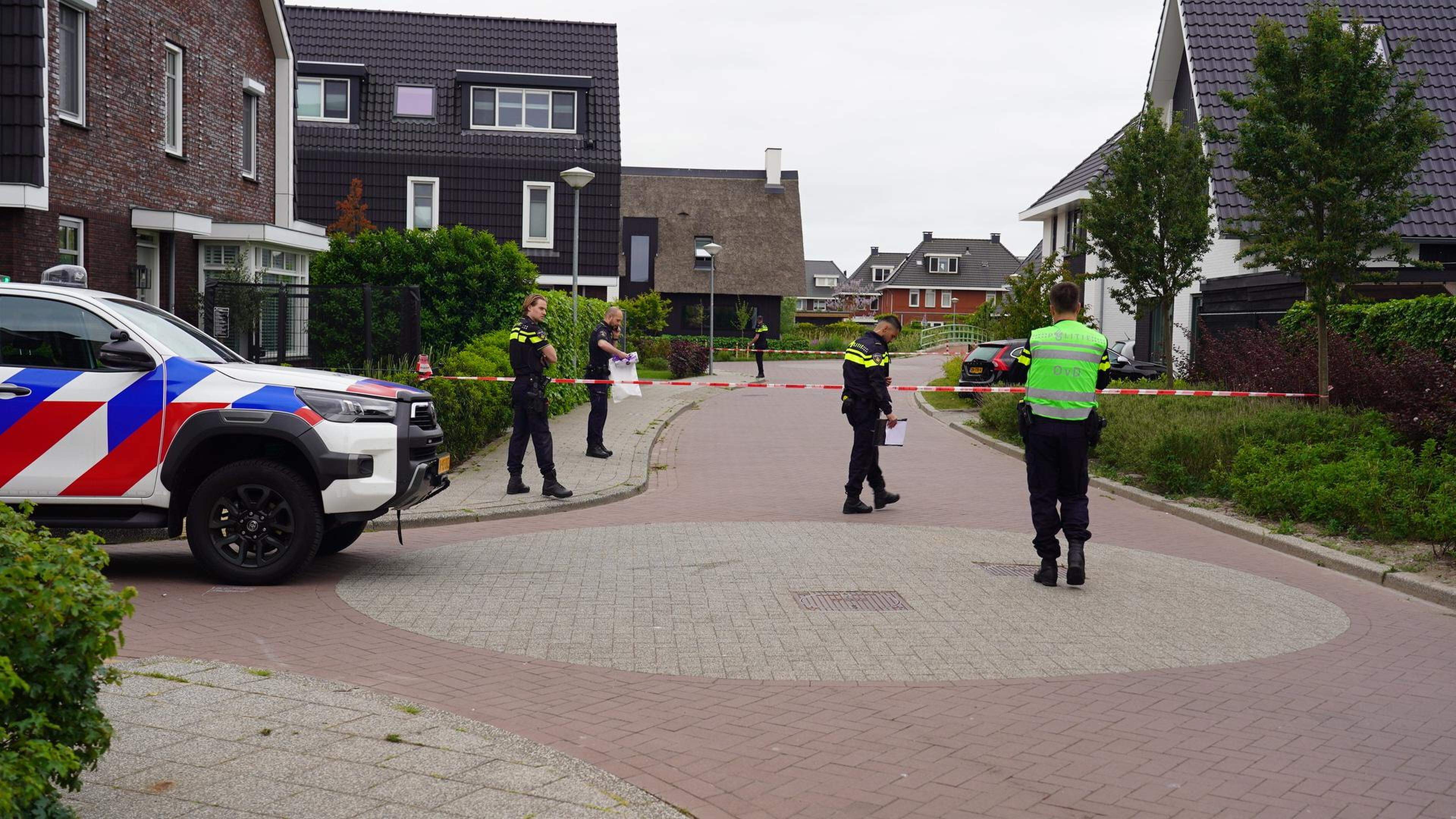 112-nieuws: twee brisantgranaten aangetroffen in akker nabij Dirkshorn, twee verdachte jongemannen n