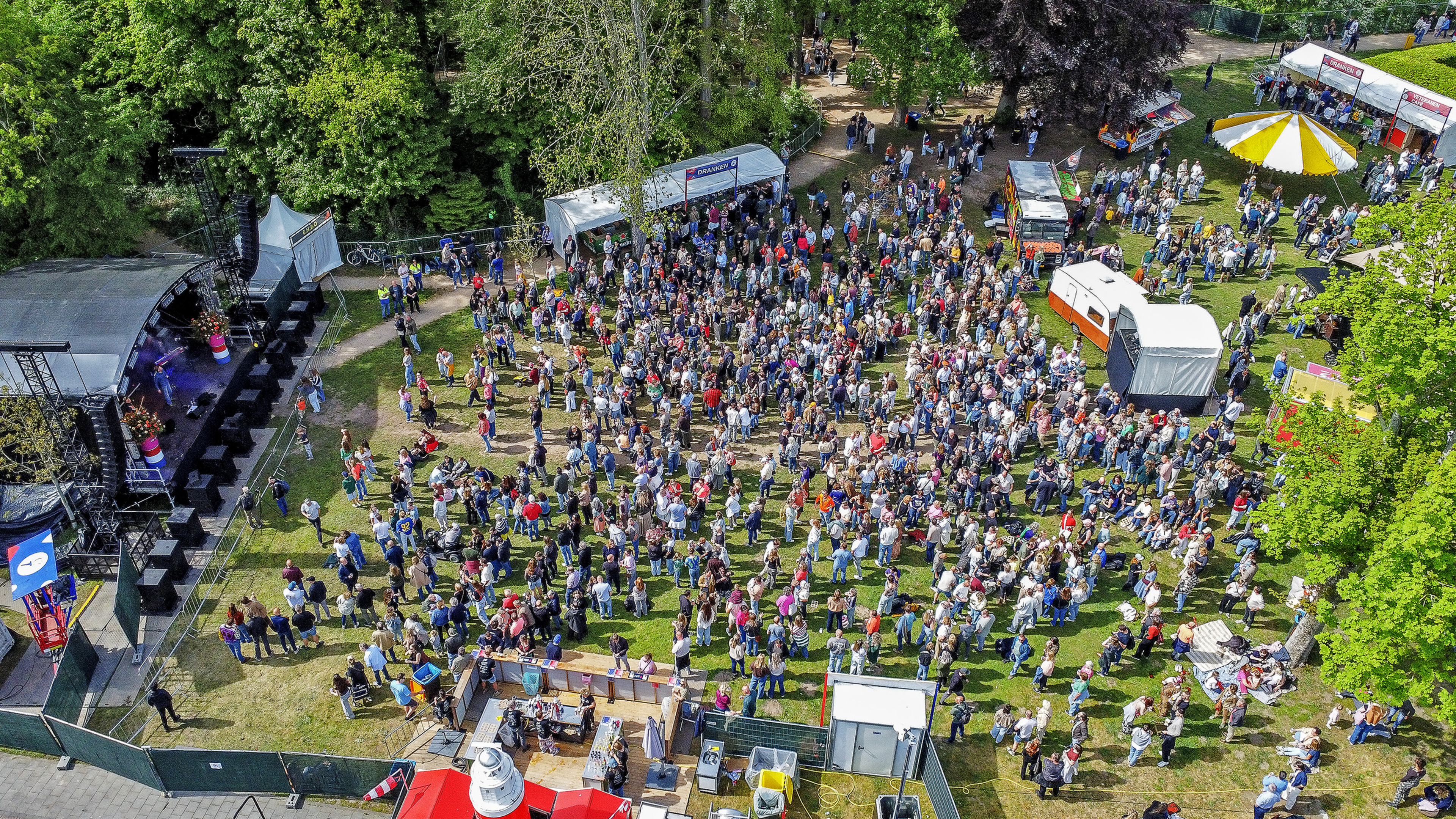 Liberation Day in IJmond buzzes with sun, beer and positive energy: ‘It feels like coming home’