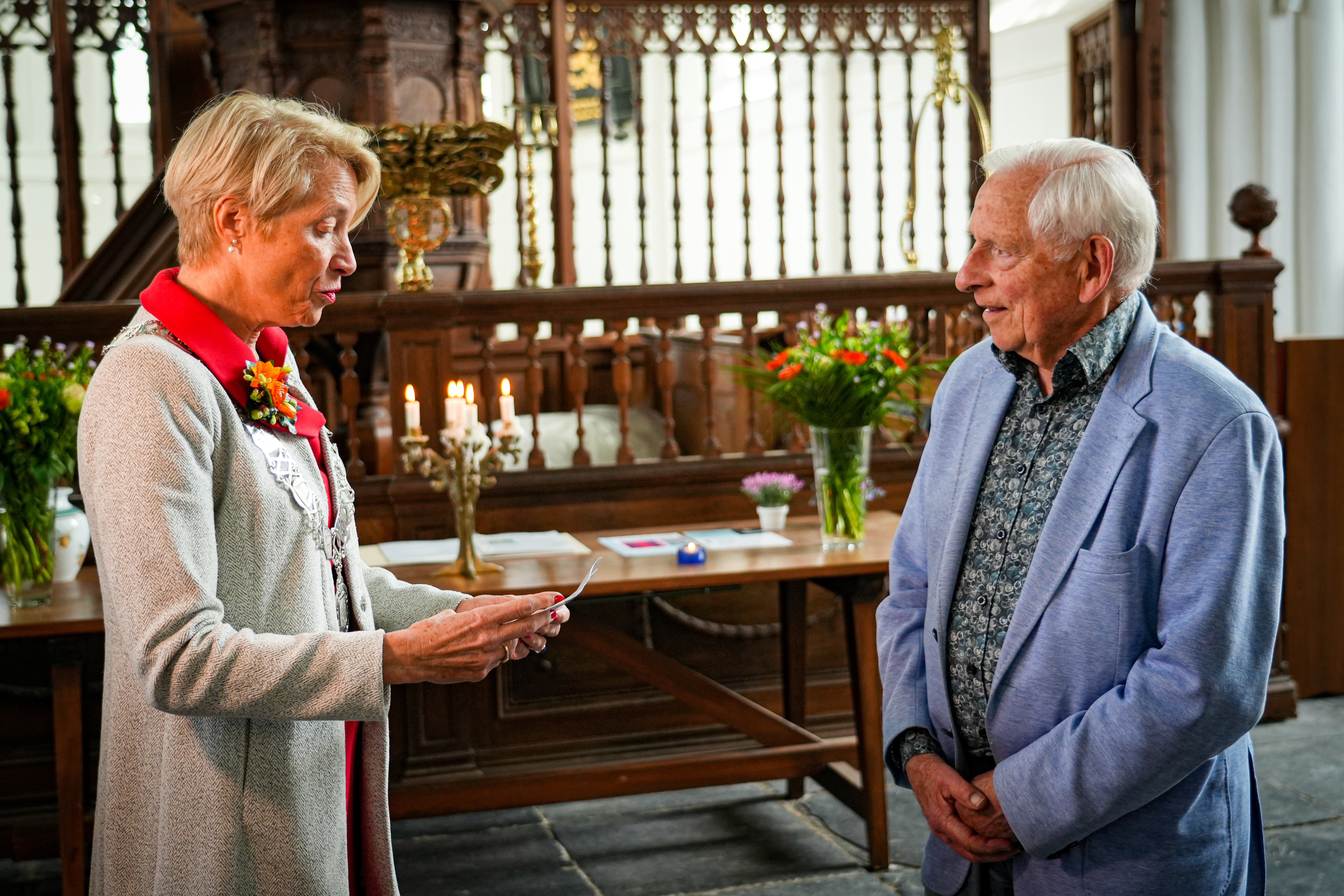 Gedecoreerde Herman van Leuven (91) legt zijn ziel en zaligheid in de kerk van Oosthuizen: hij houdt