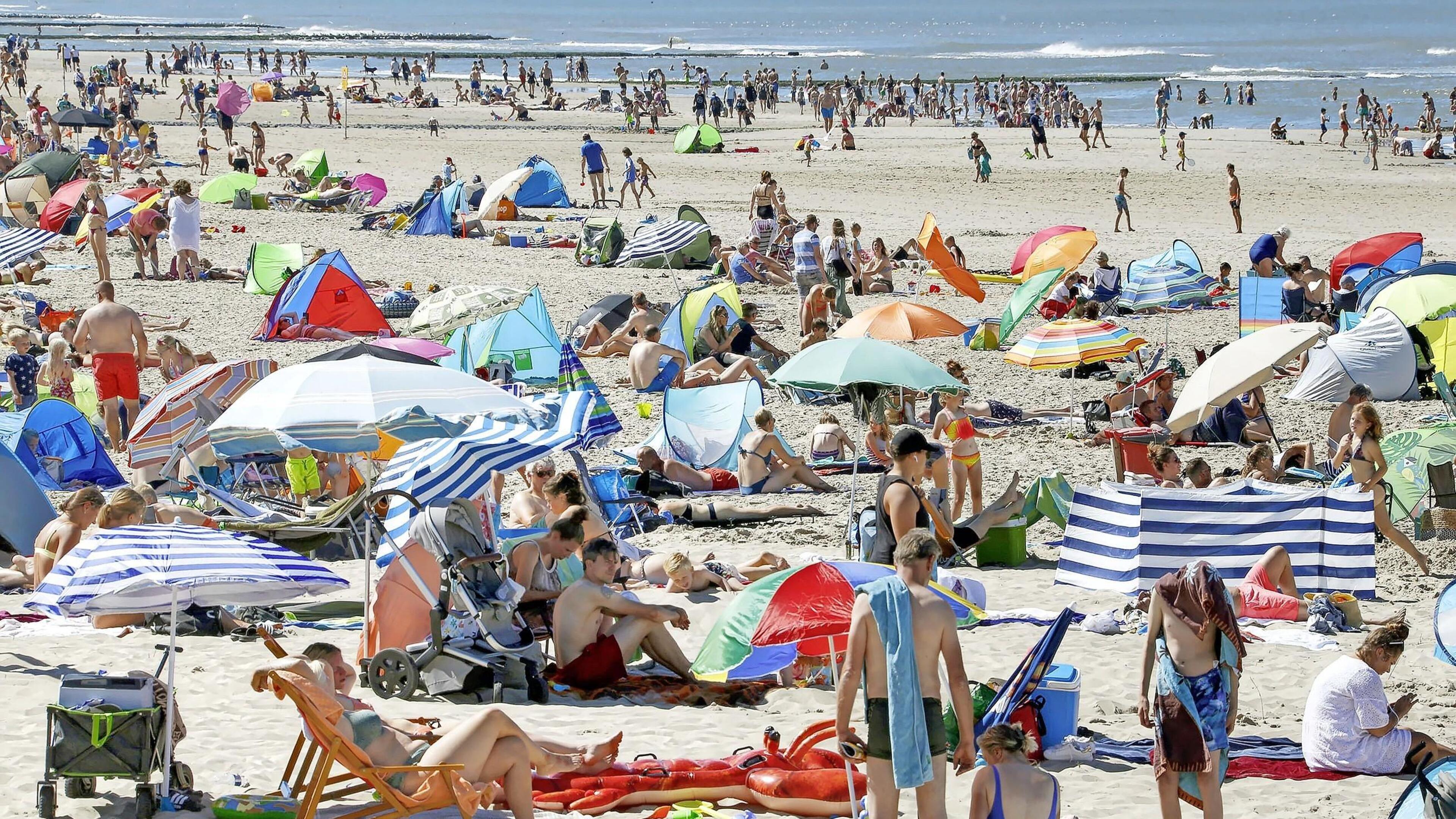 Dorpsraad van Callantsoog verzet zich tegen de komst van een twintig meter hoge zendmast op het stra