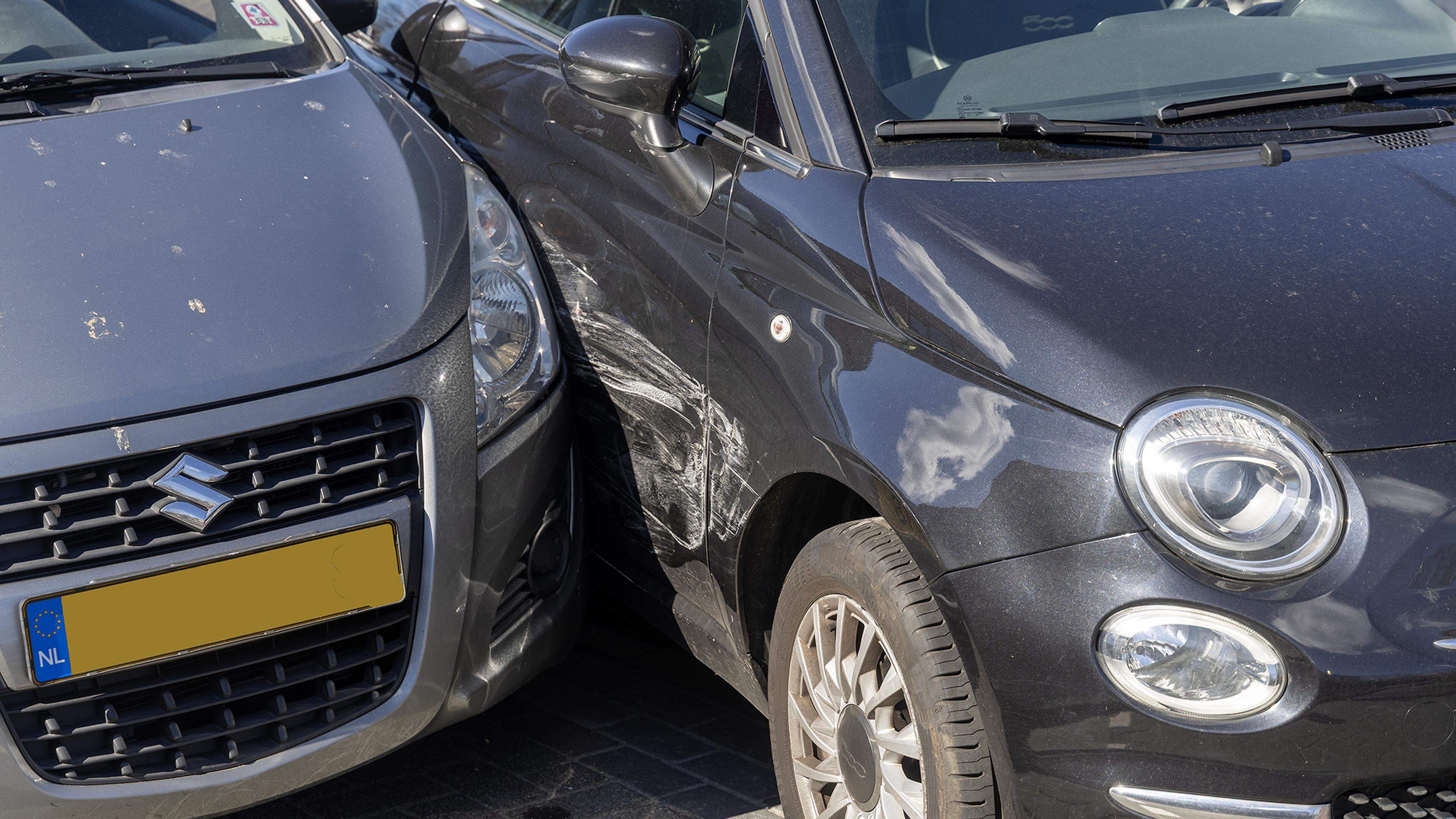 Drie auto’s beschadigd bij ongeval Heirweg in Velsen-Noord