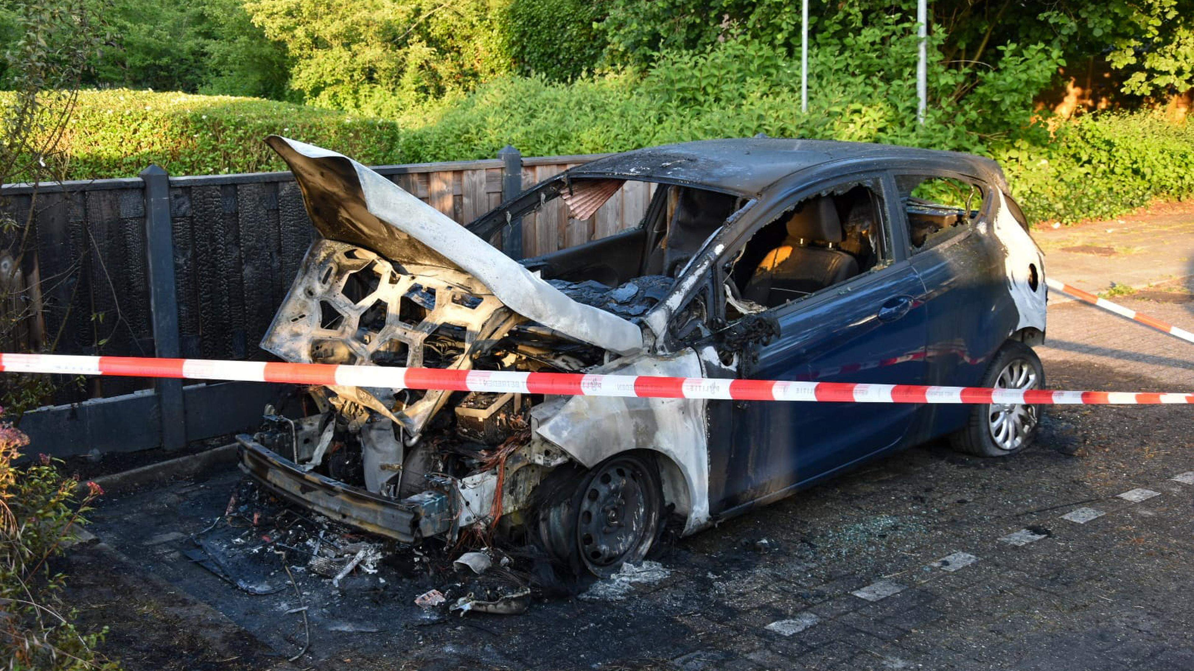 Tweede autobrand in Berkhout in twee weken tijd, politie vermoedt brandstichting