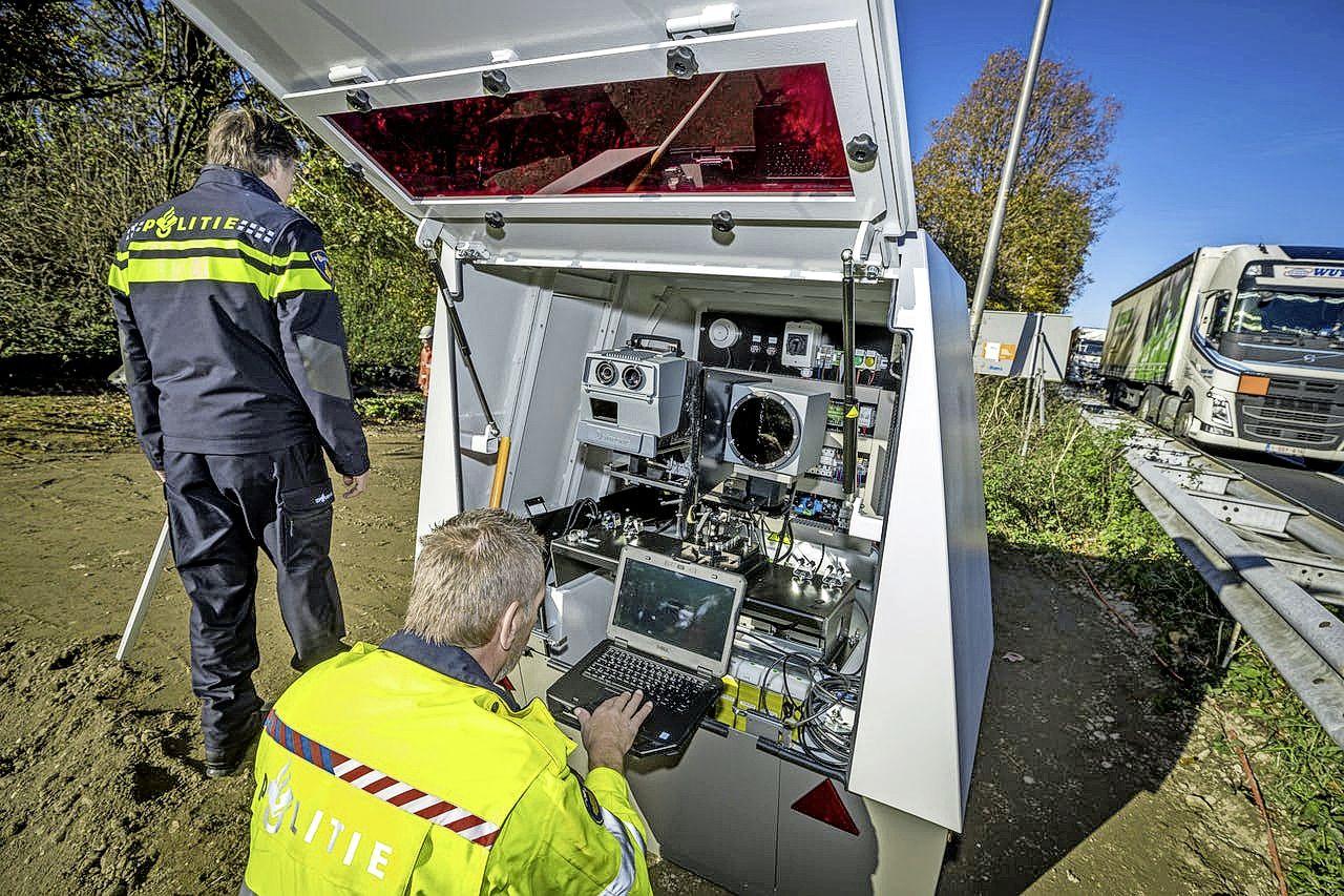 Nieuwe ’flitsbunker’ bij Zuidoostbeemster langs de A7 blijkt camera voor gevaarlijke stoffen [Update