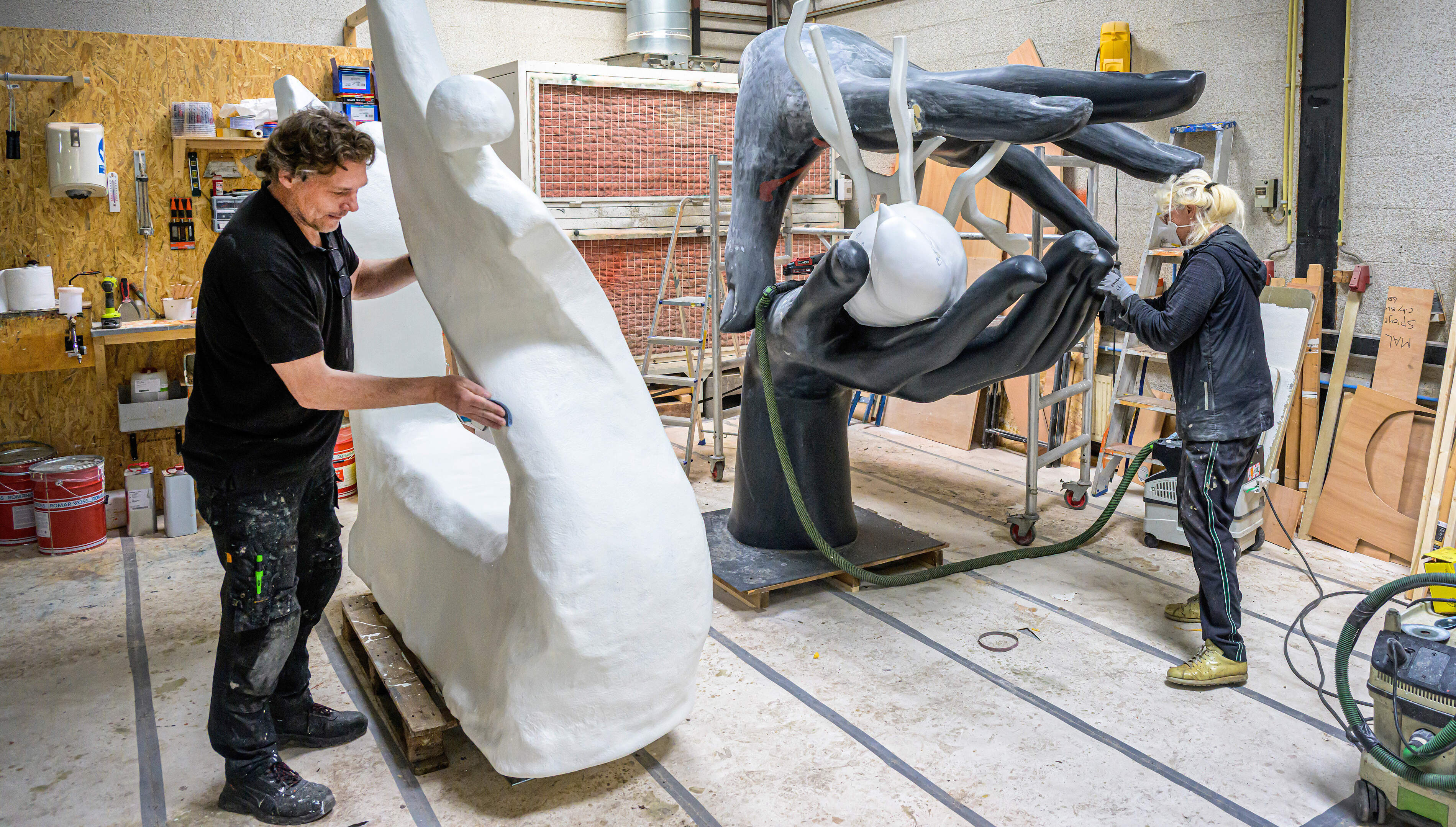 Vandalized art from Heemskerk and Haarlem being restored in IJmuiden: ‘This is so senseless and pointless. Who does something like that?’