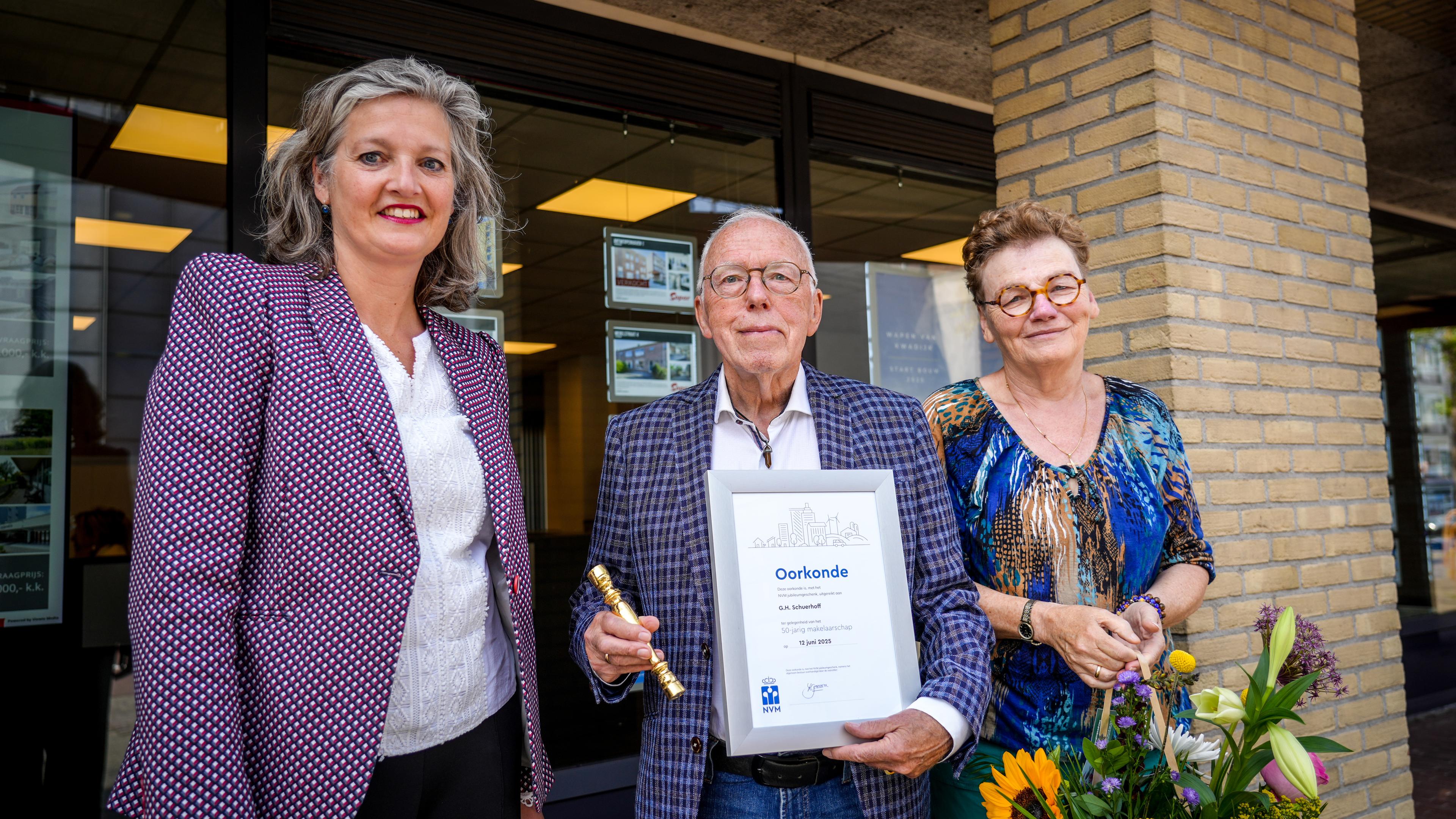 Rick Schuerhoff (80) uit Purmerend is al 50 jaar beëdigd makelaar: ’Ik ben er niet rijk van geworden