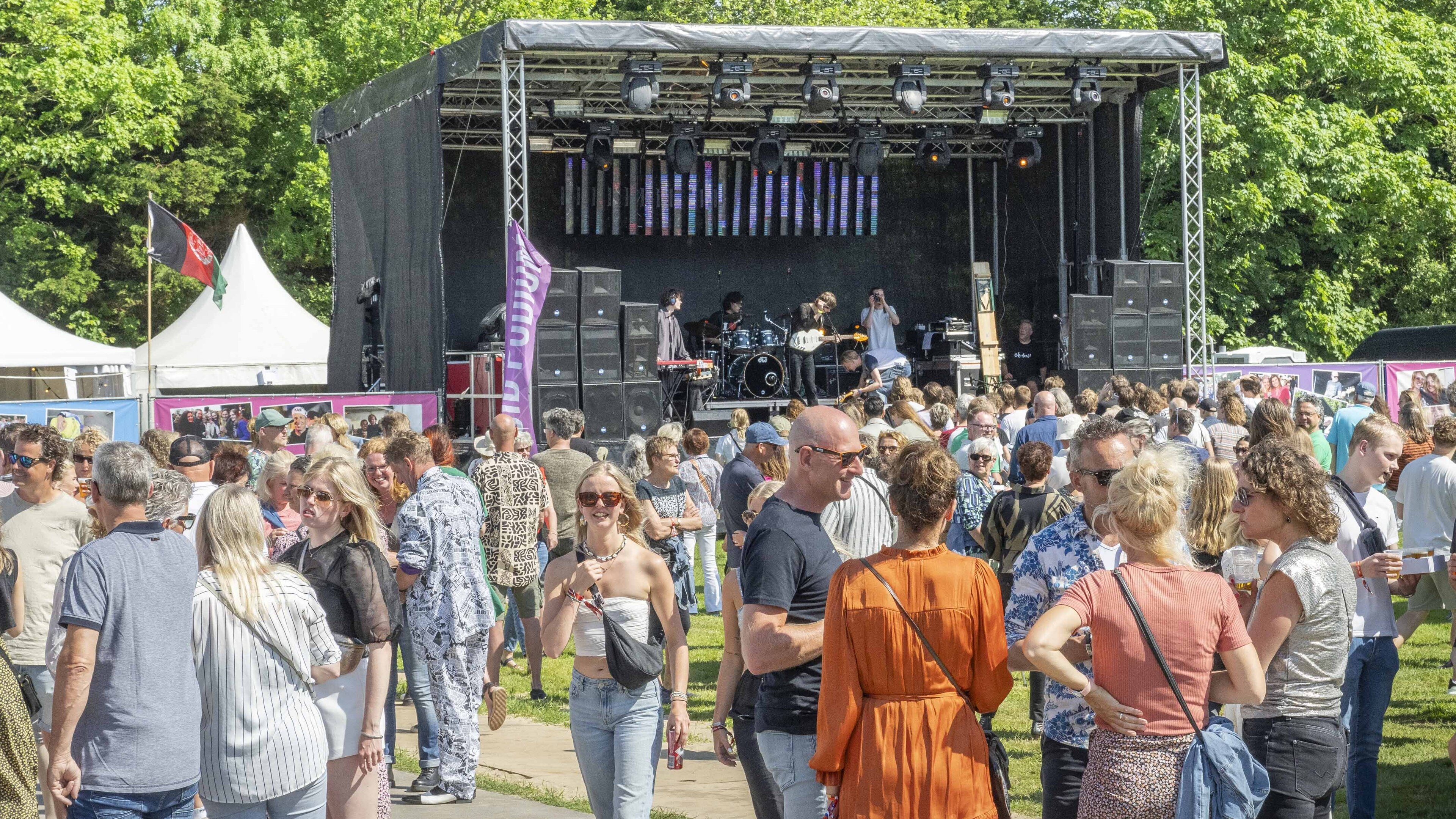 Huisweid Festival in Warmenhuizen levert 105.000 euro op voor het goede doel. ’Wederom prachtig fees