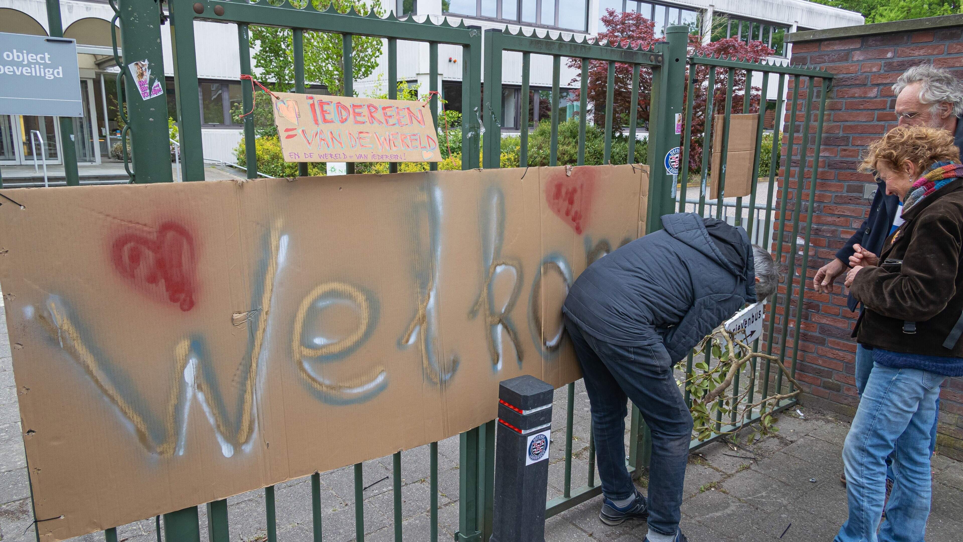 They have flags, logos and banners? So do we! Foundation to amplify the soft voice of the well-meaning majority in the Netherlands