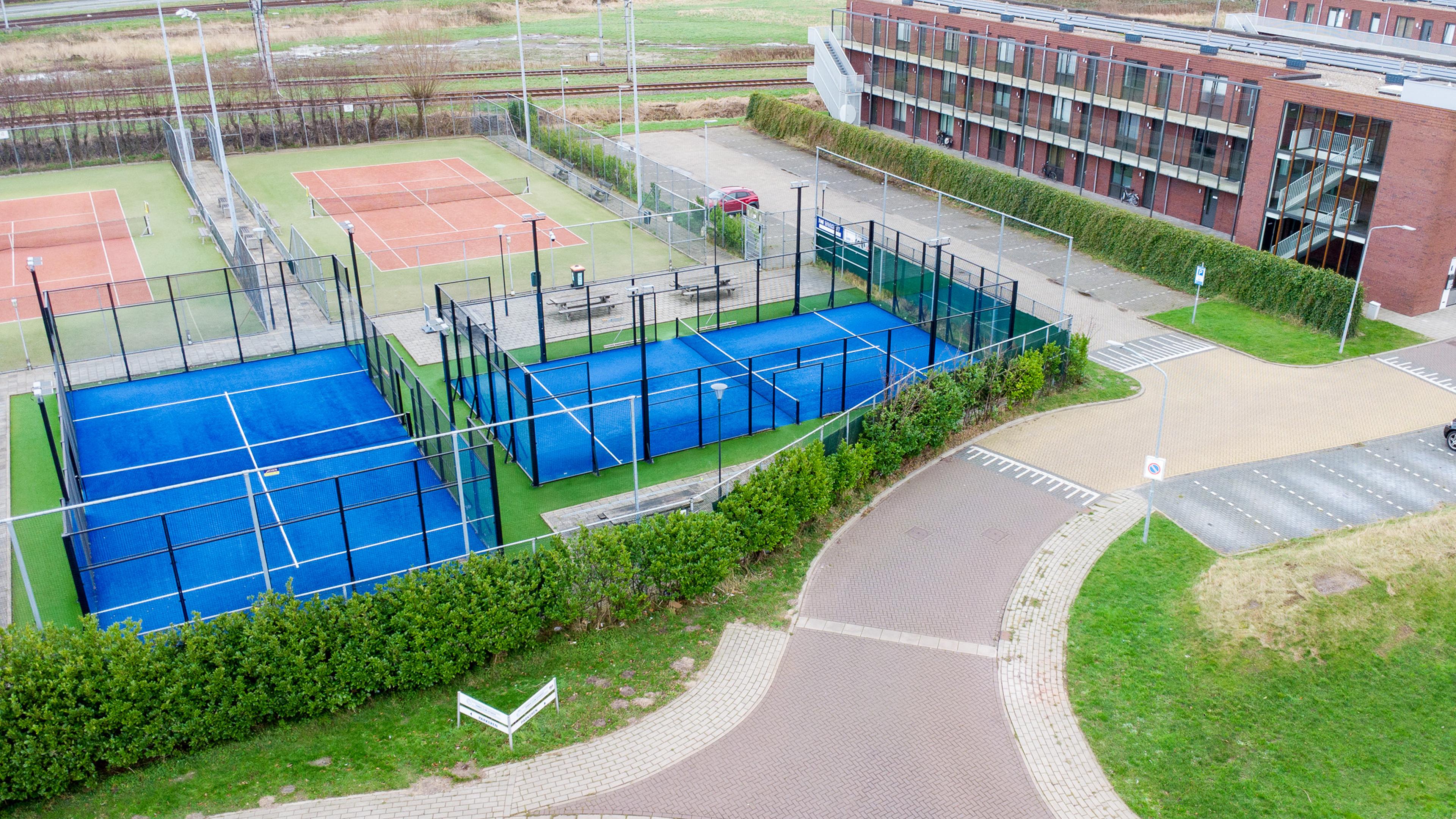 Padel zorgt voor tweespalt in Uitgeest. ‘Met de kennis van nu weet je dat padel niet in een woonwijk