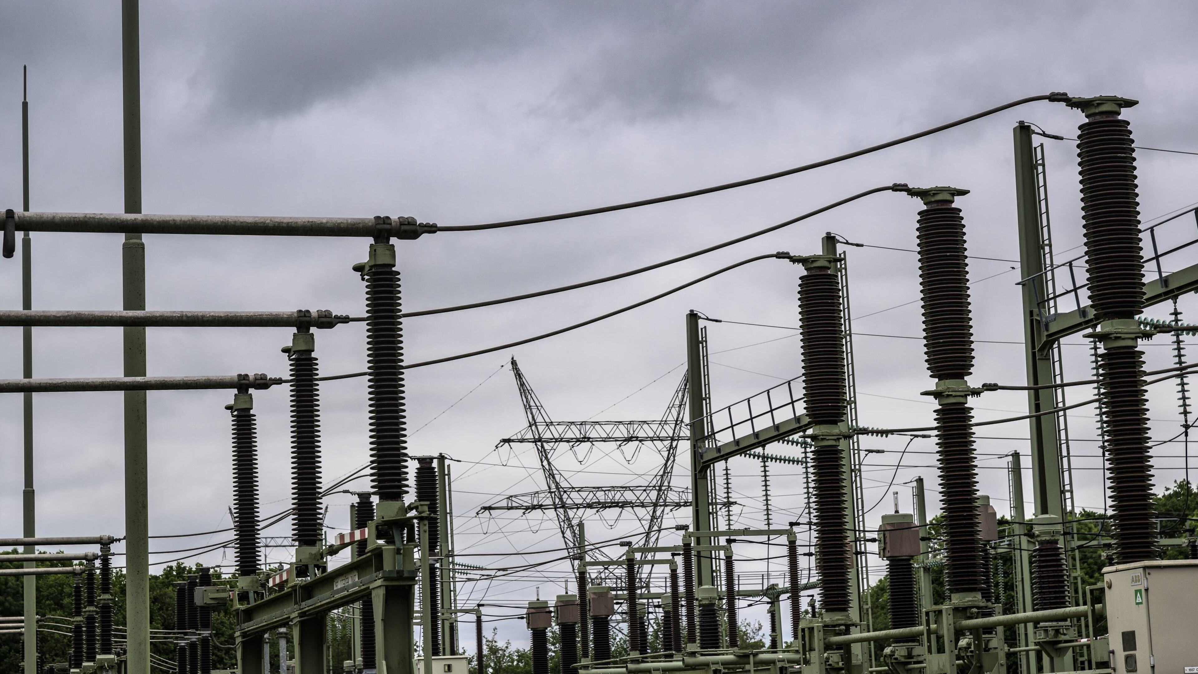 Tennet schuift werk aan deelstation Wijdewormer op lange baan, gemeenten woest om nieuwe vertraging 