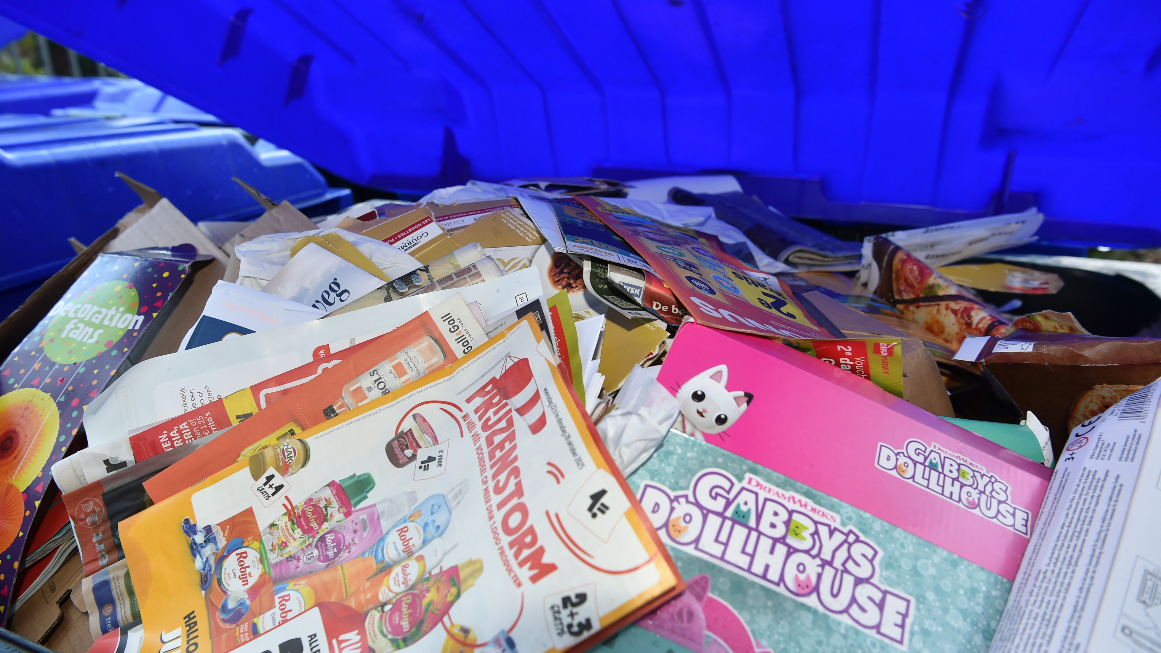 Blue bins threaten SV Wijk aan Zee income: ‘Waste paper is one of our main sponsors’
