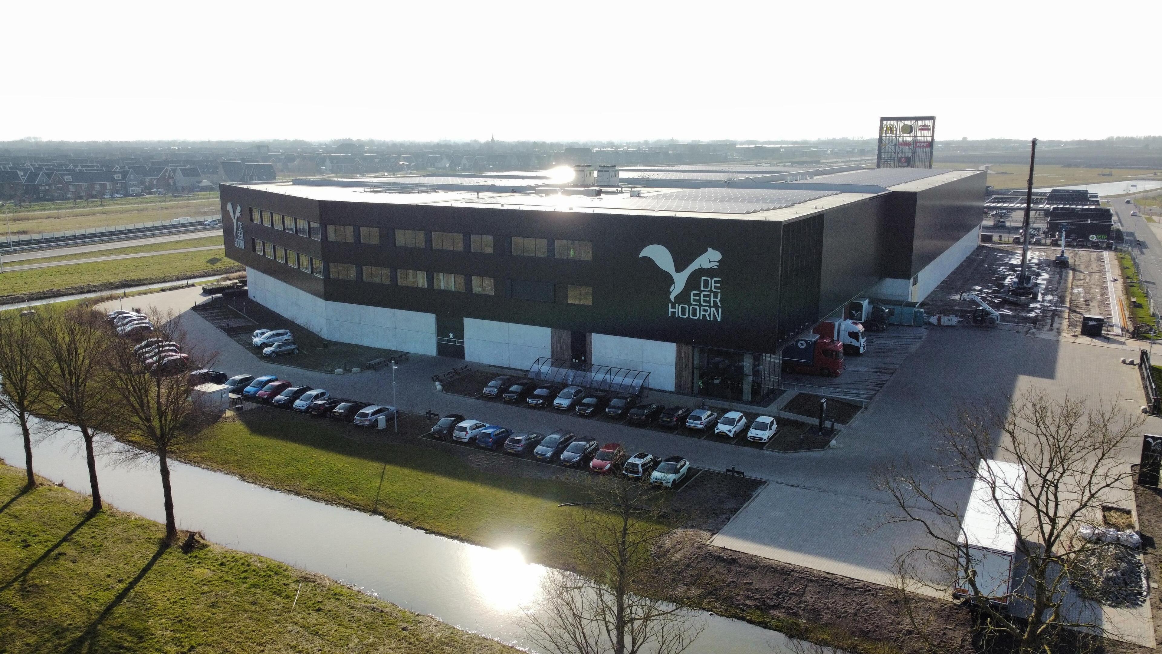 Meubelfabrikant De Eekhoorn groeit maar door: nieuwbouw in Zwaagdijk-Oost, uitbreiding in Zwaag