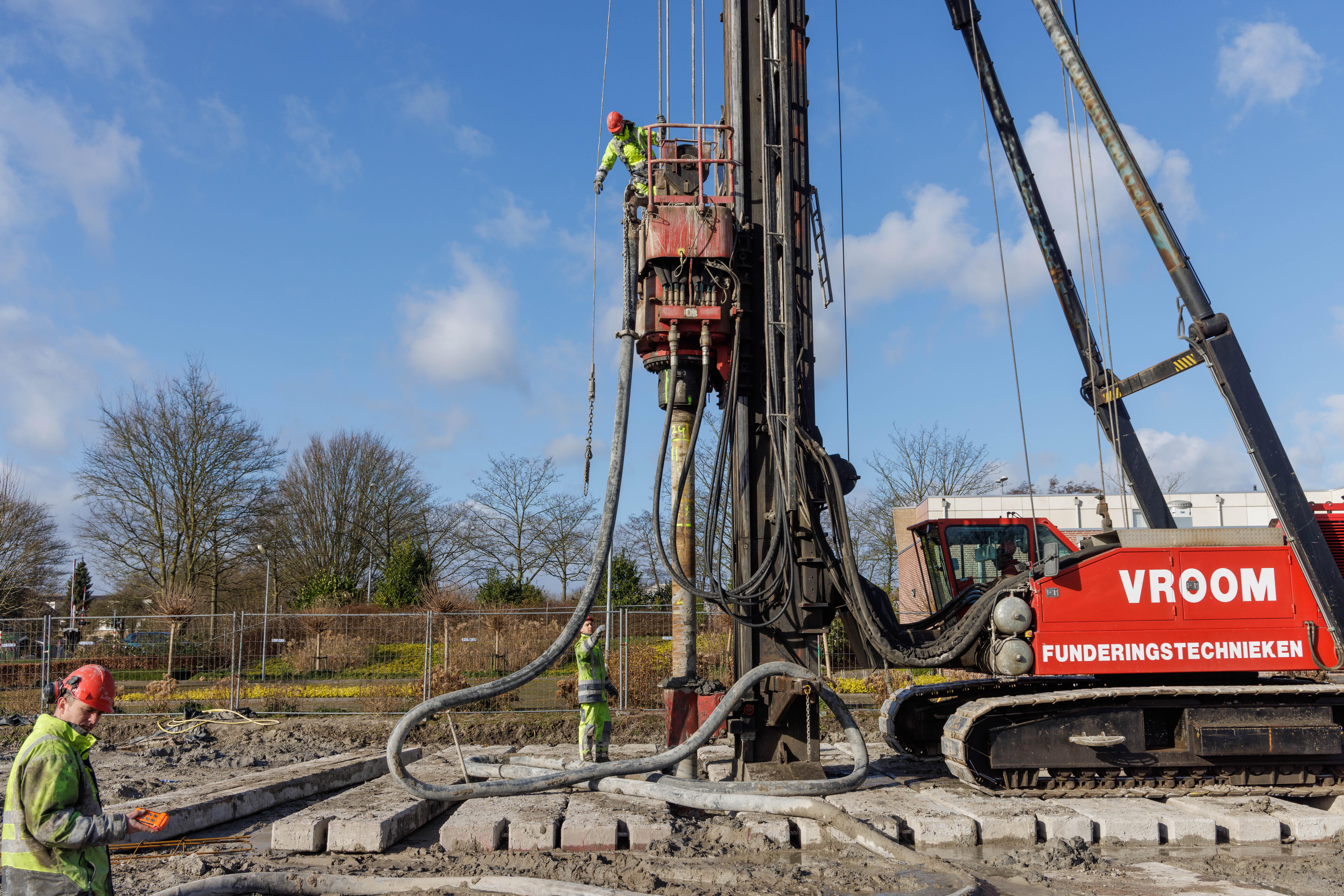 Heipalen gieten in plaats van slaan: fundering 60 huurappartementen aan Nieuwe Steen komt trillingsv