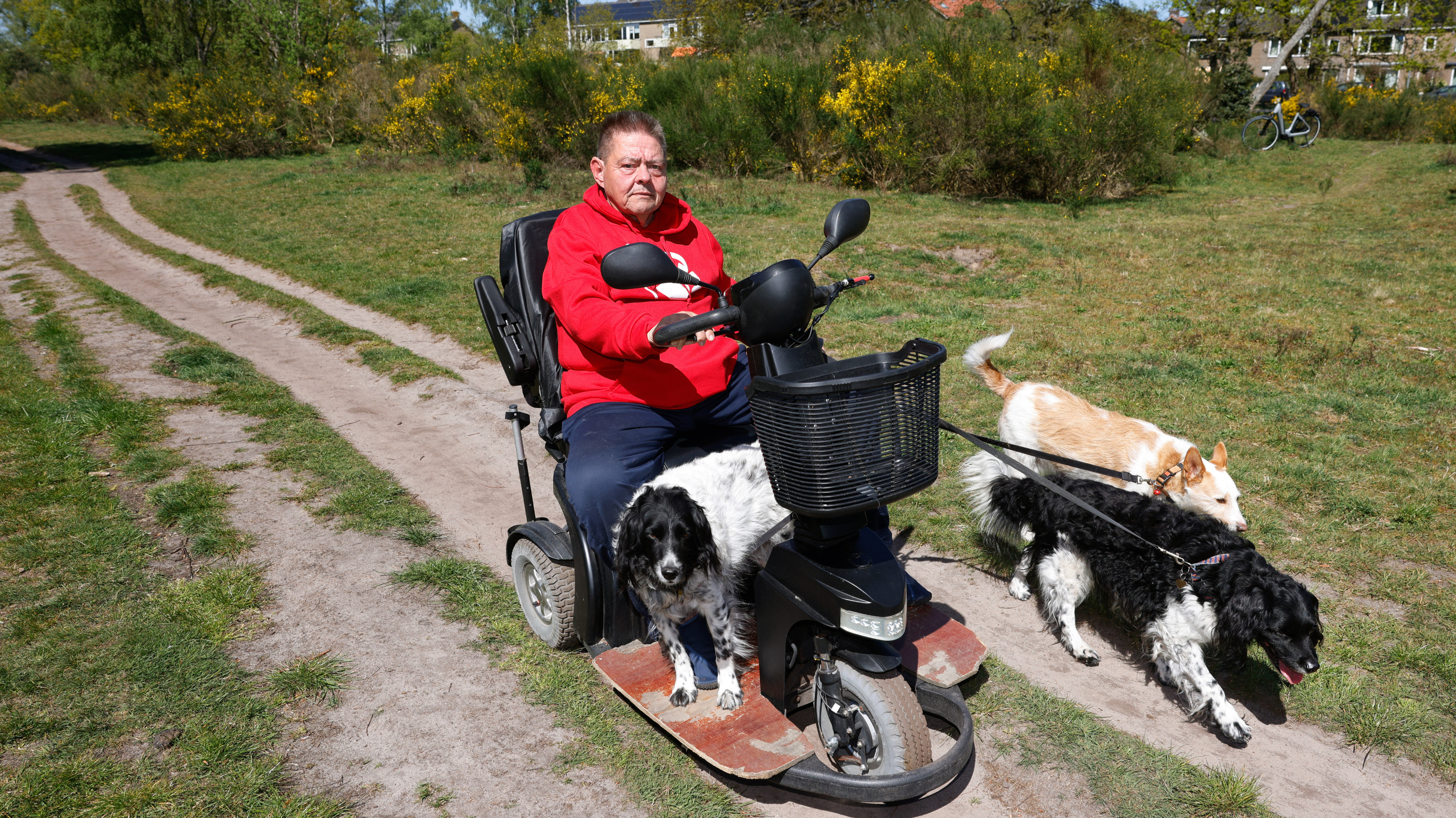 Steve's social life comes to a standstill when his mobility scooter breaks down, yet Medipoint fails to act