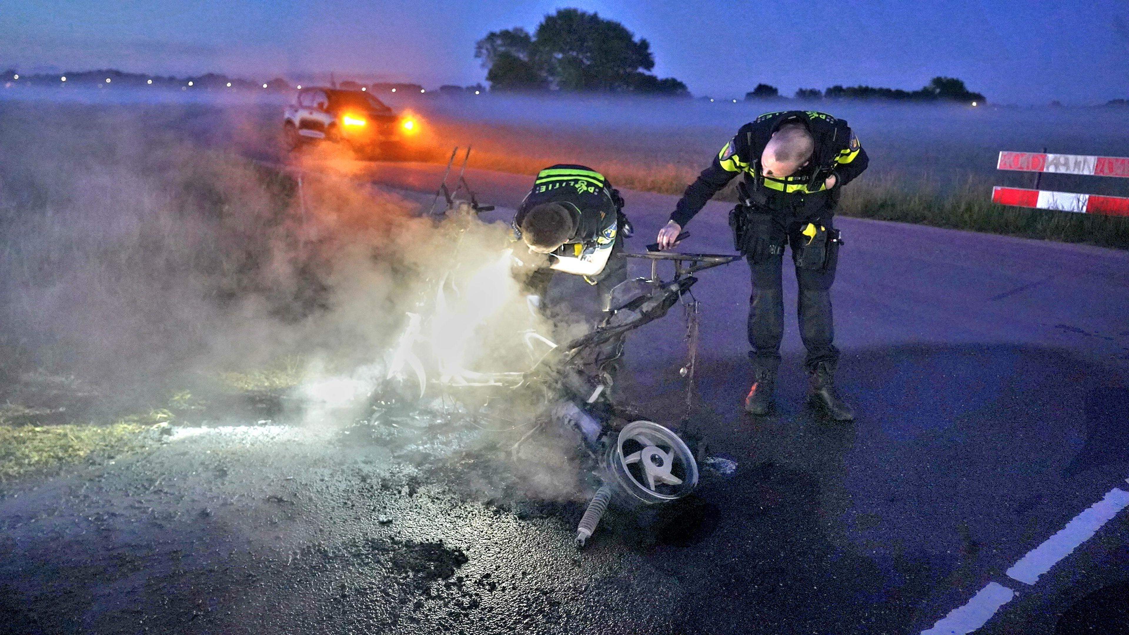 112-nieuws: Scooter in brand gestoken in Bergen, explosie op auto in Sint Pancras