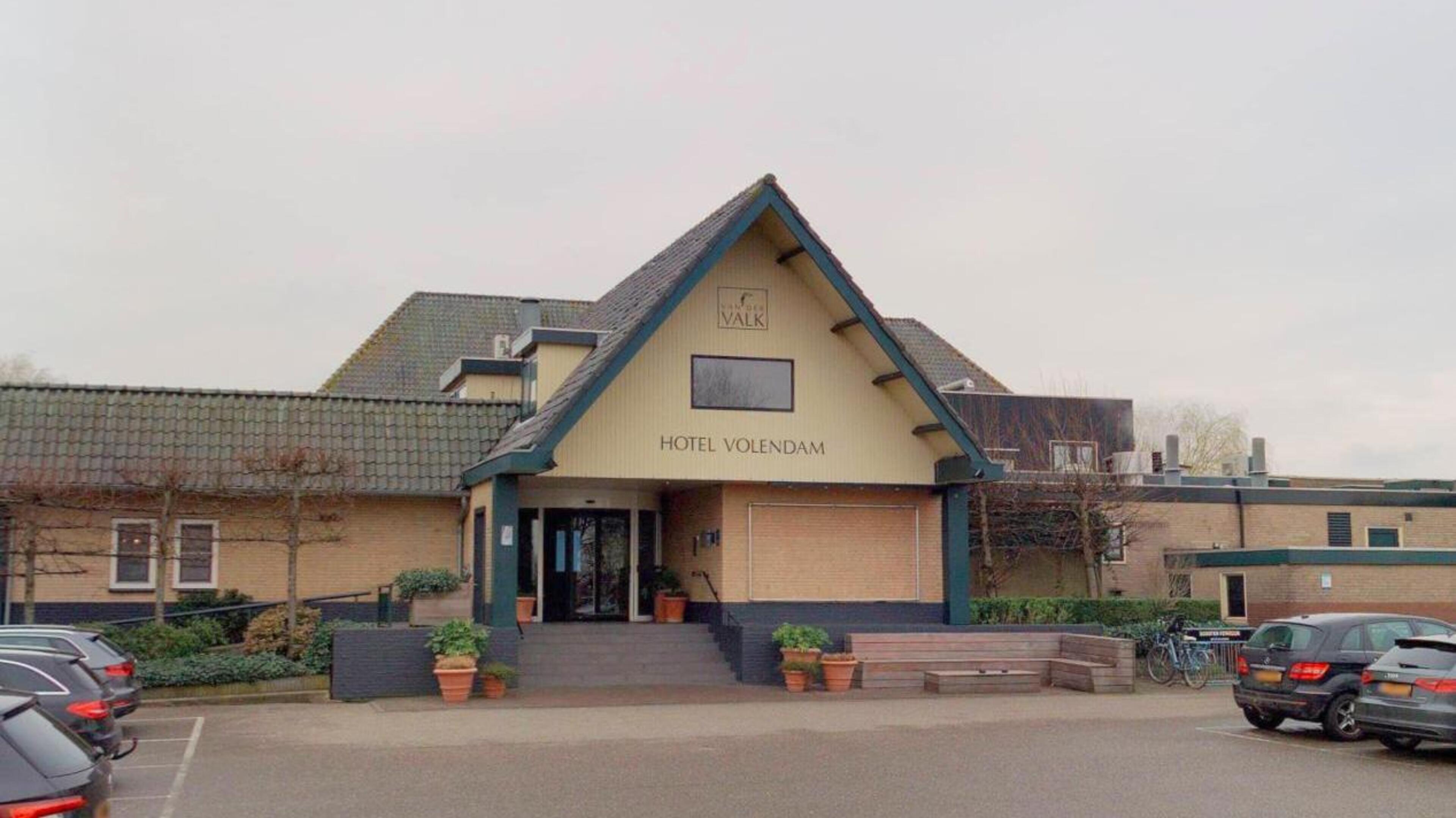 Illegaal feest Van der Valk Katwoude ’klap in het gezicht’ van andere horeca; burgemeester Waterland