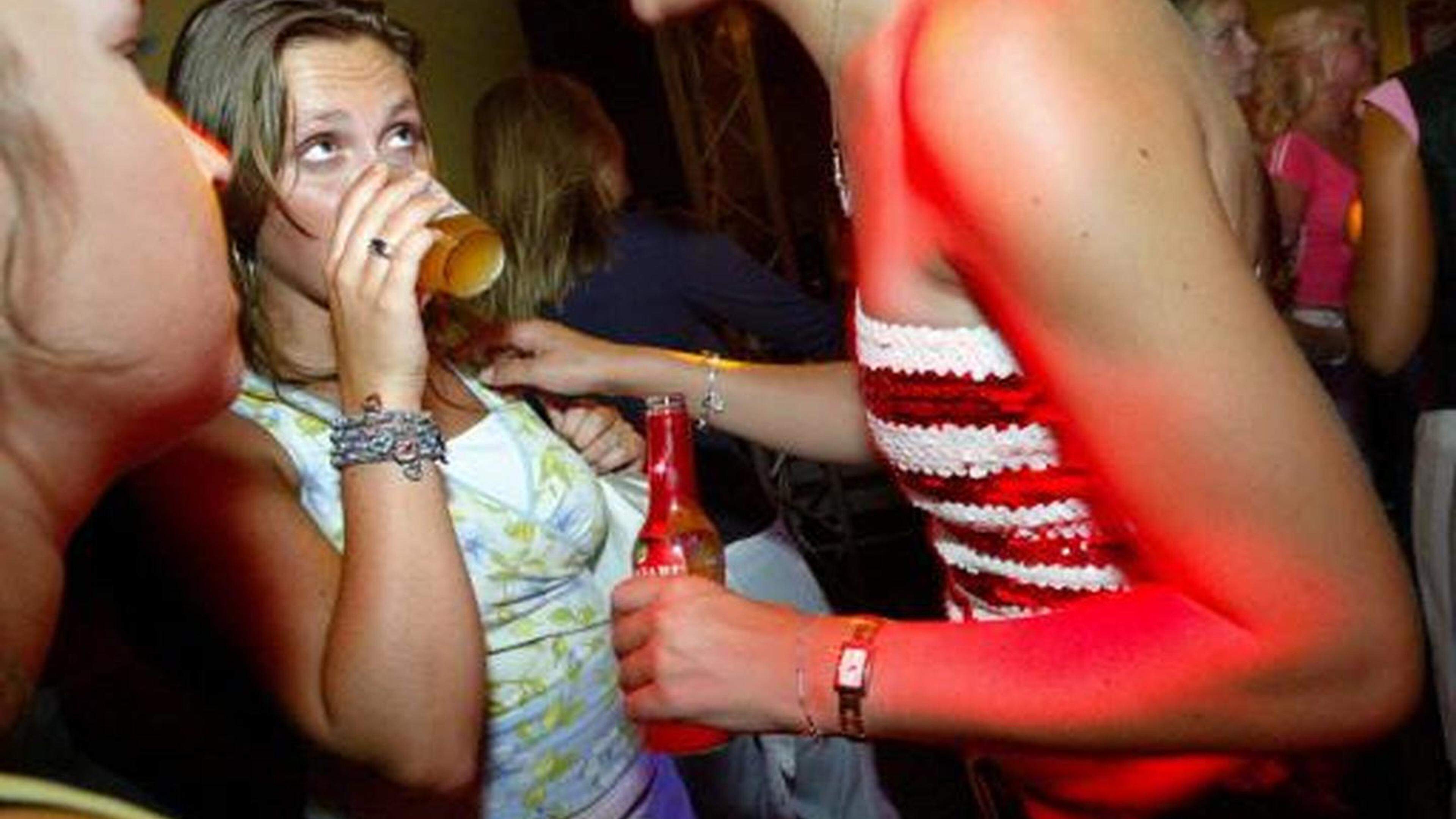 Mogelijk politieonderzoek naar ’stiekeme injectie’ in horeca van De Koog