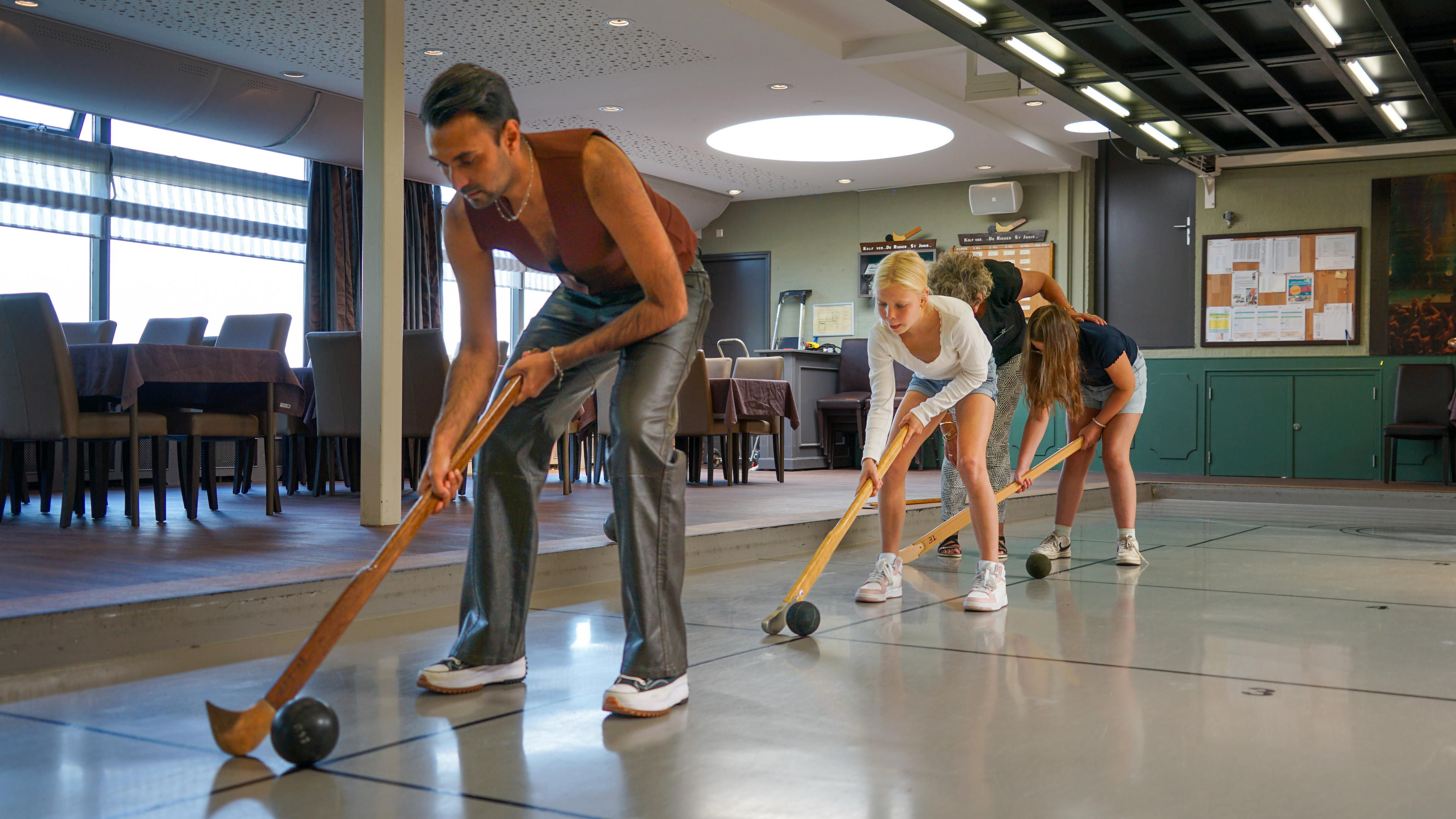 Kolven ‘hot’ or ‘not’? Waarom trekt deze sport weinig jonge mensen? ‘Het heeft een stoffig imago’