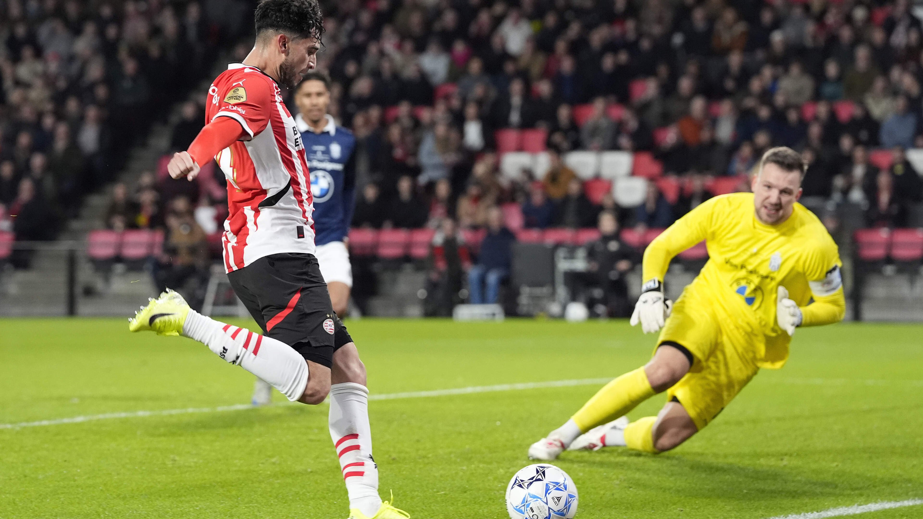 Things turn out differently for Mitchel Michaelis: Goalkeeper cannot resist Katwijk's call. 'Discussed it at length with my wife'