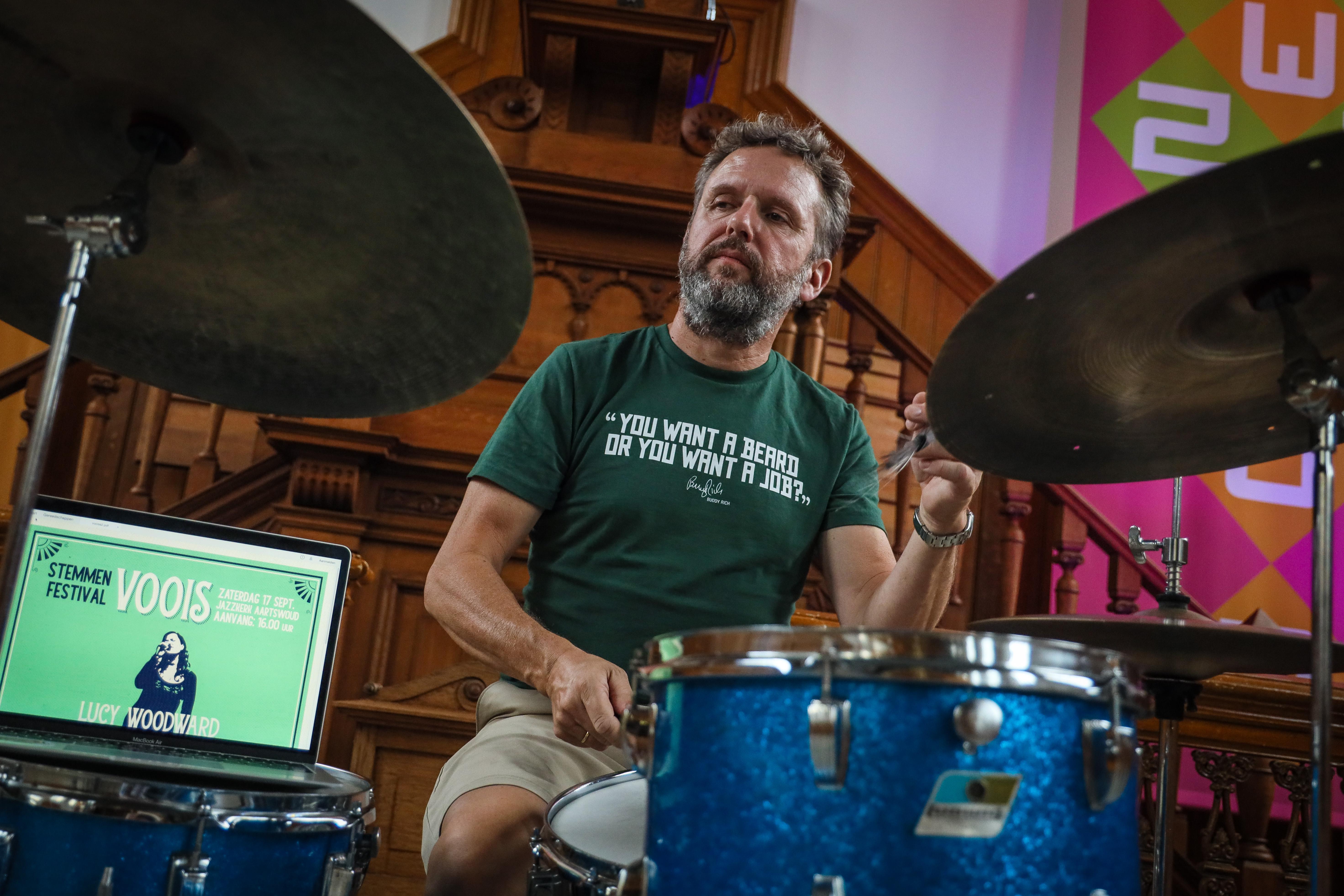 Ode aan de stem en de drums in Jazzkerk Aartswoud, voor liefhebber en fijnproever
